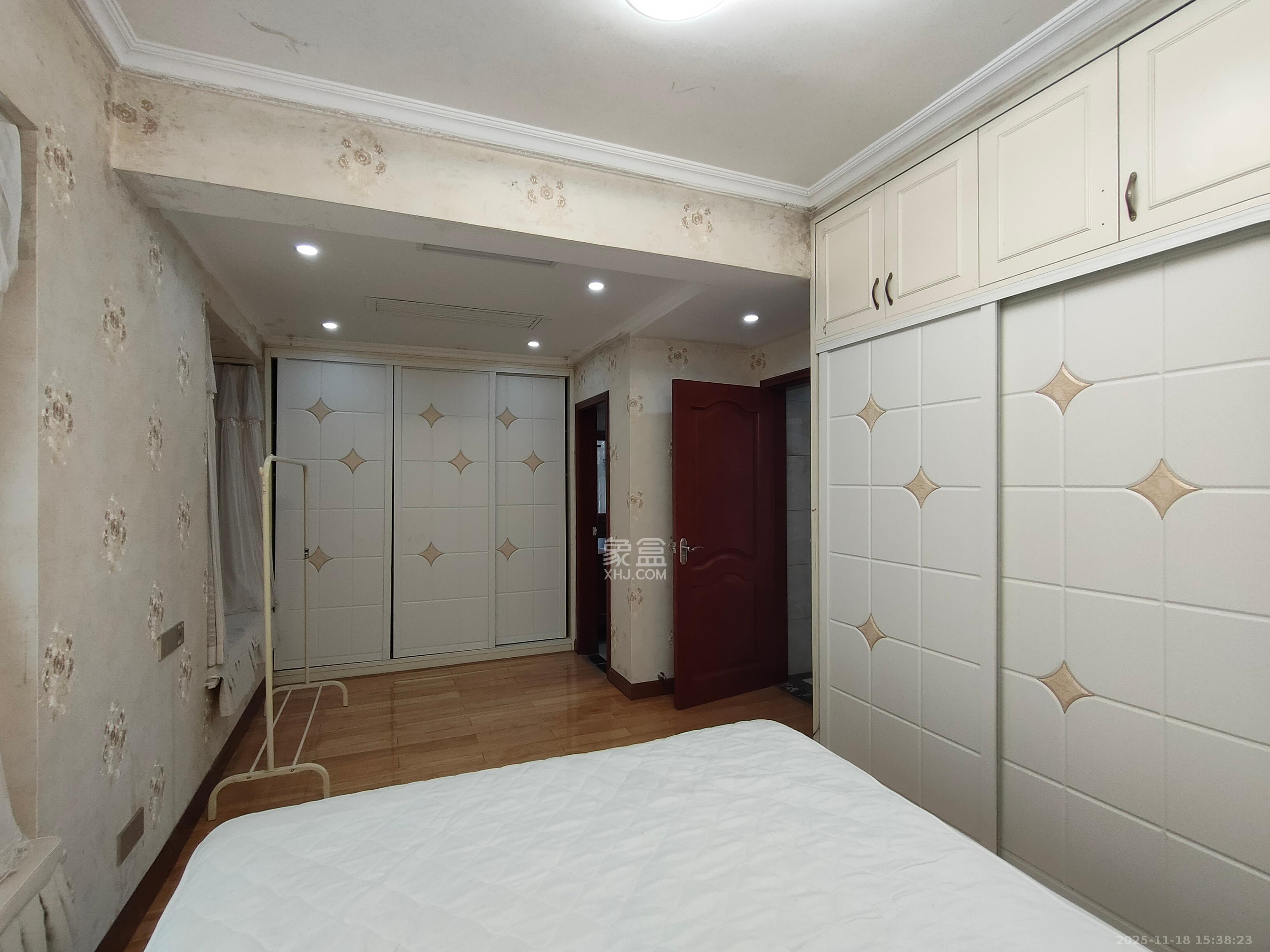 鸿基橄榄君庭  3室2厅2卫    3500.0元/月室内图