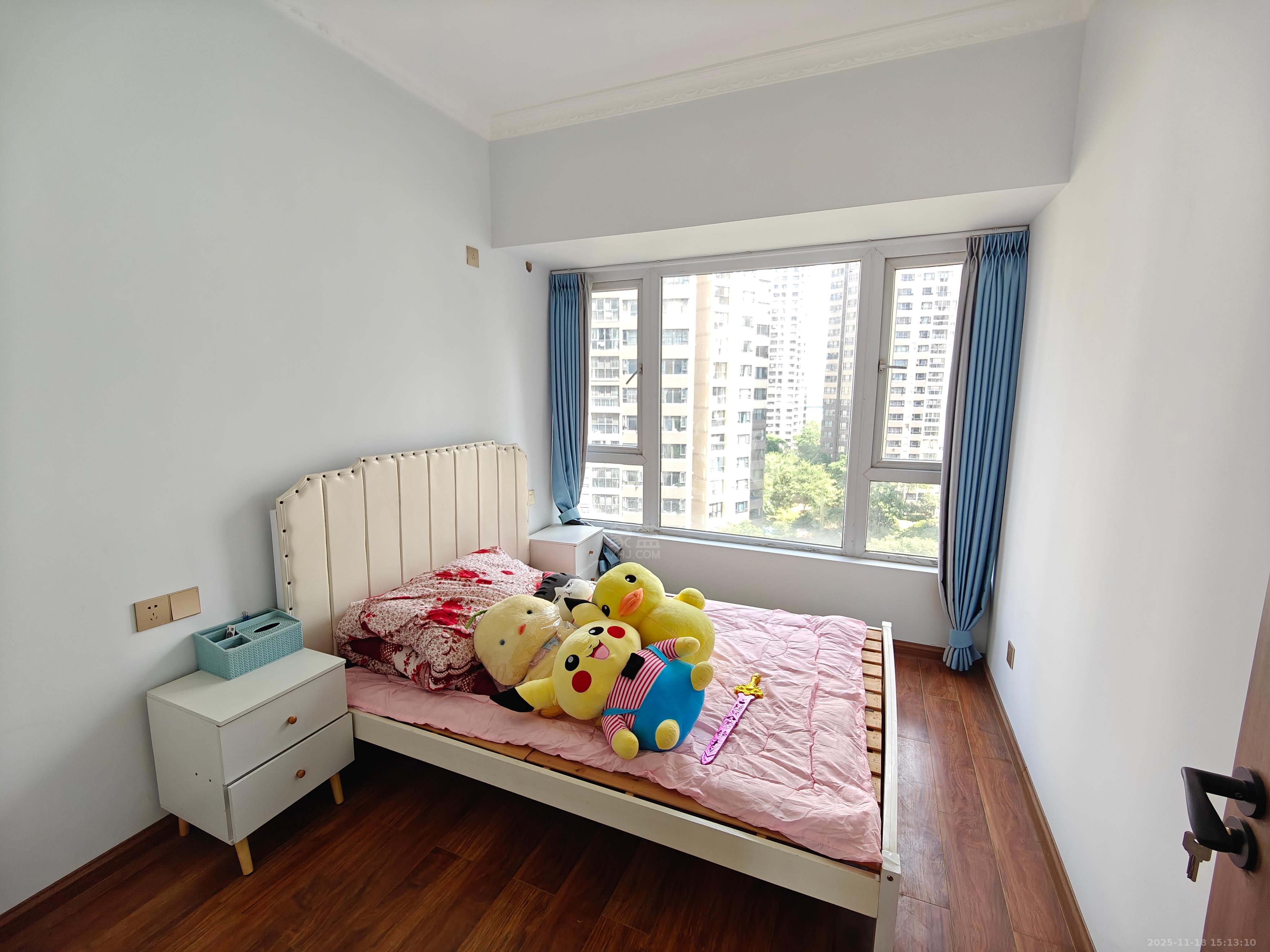 美的城四期  3室2厅2卫    2000.0元/月室内图