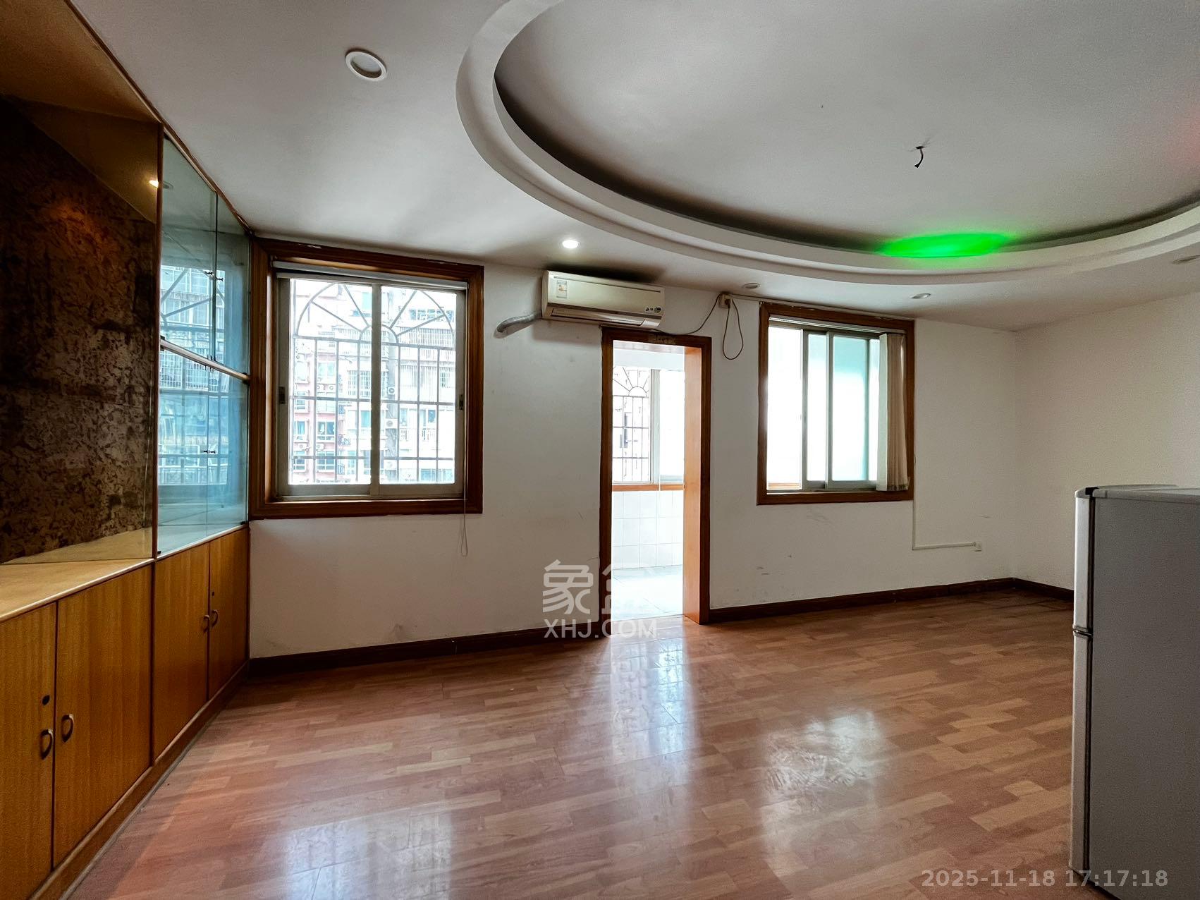 海东青大厦  4室2厅2卫    3600.0元/月室内图