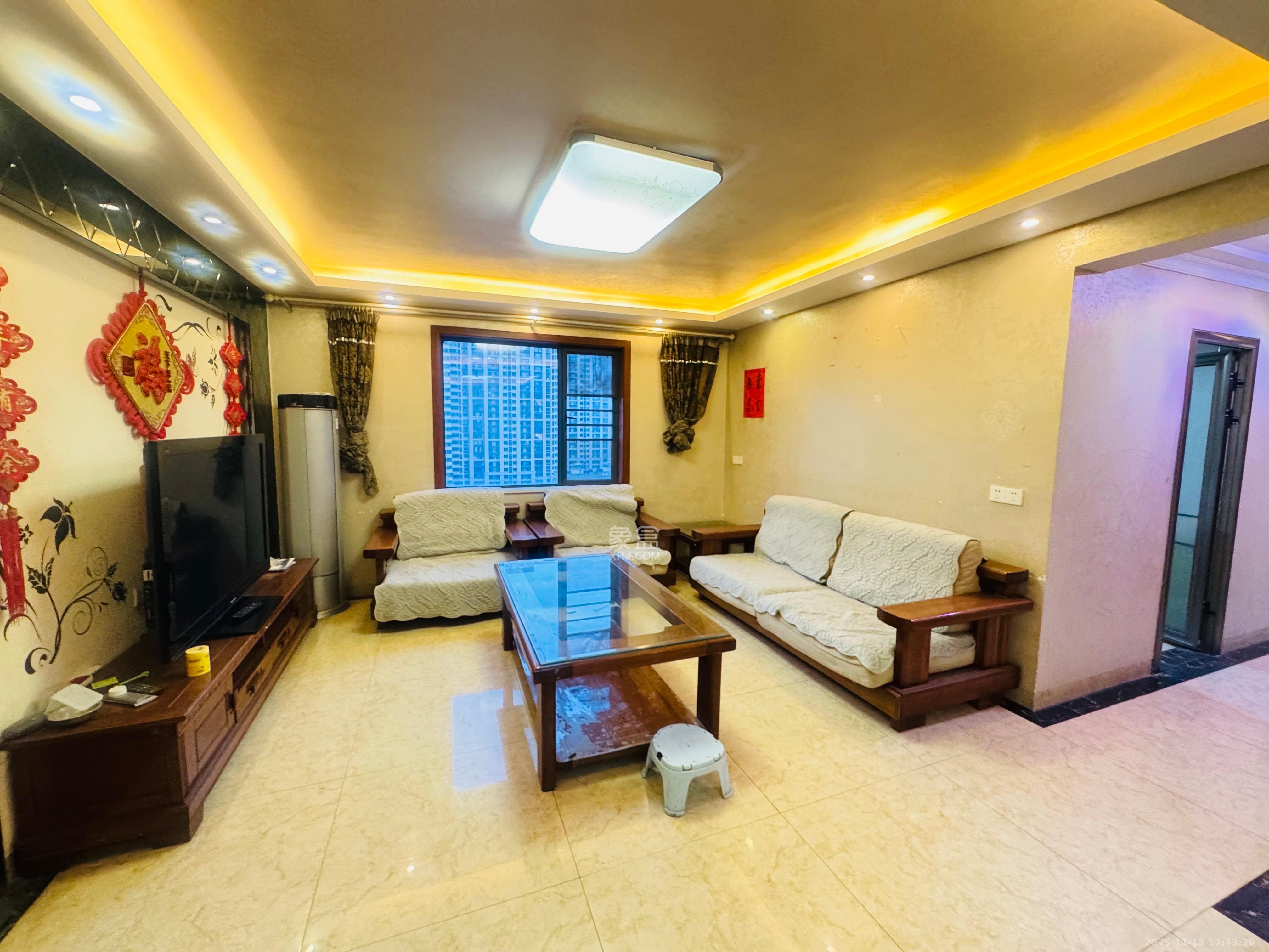 泰龙华府 3室2厅2卫 2200.0元/月 泰龙华府 3室2厅2卫 2200.0元/月室内图