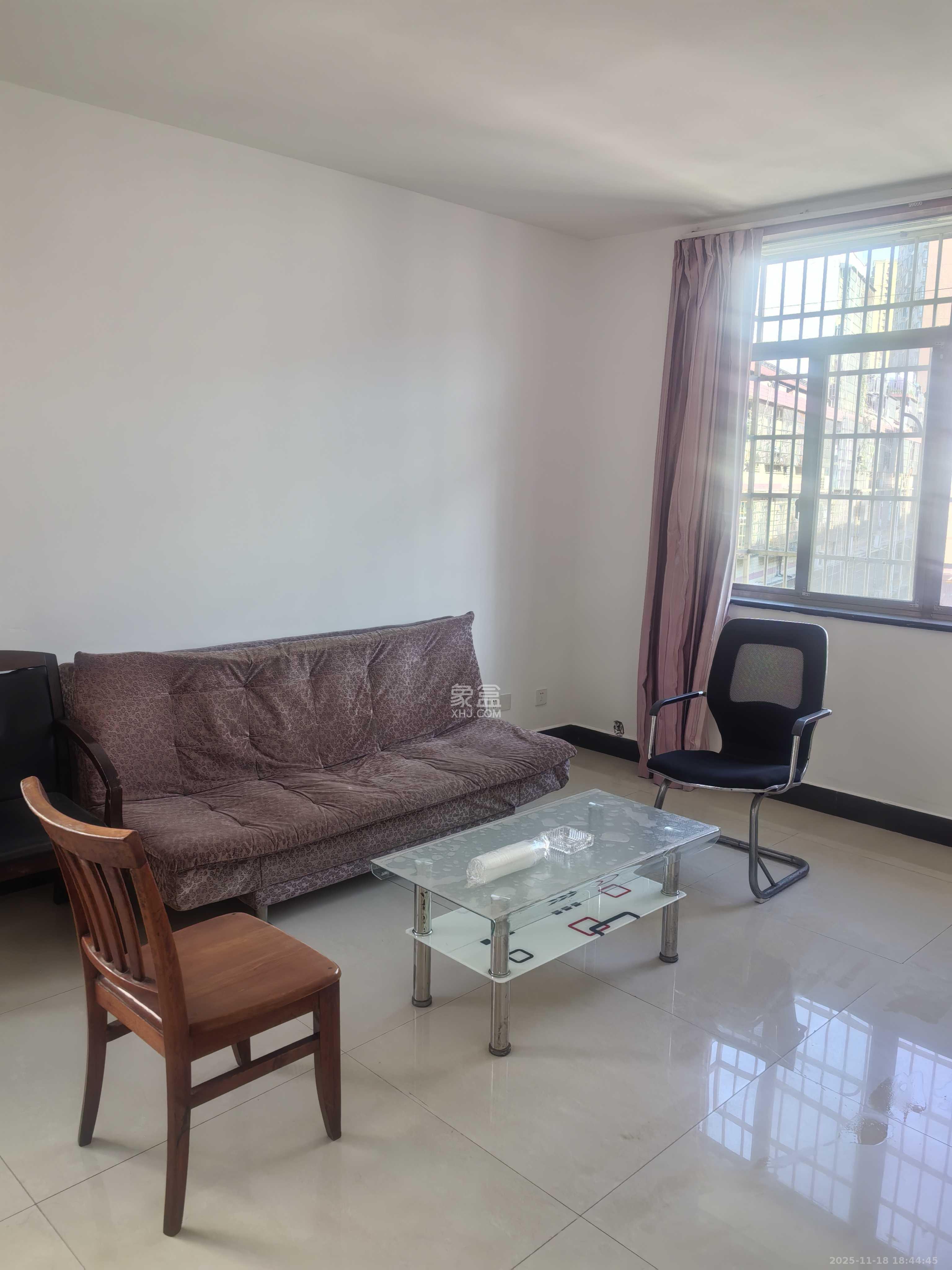 城西安置小区  3室2厅2卫    1500.0元/月