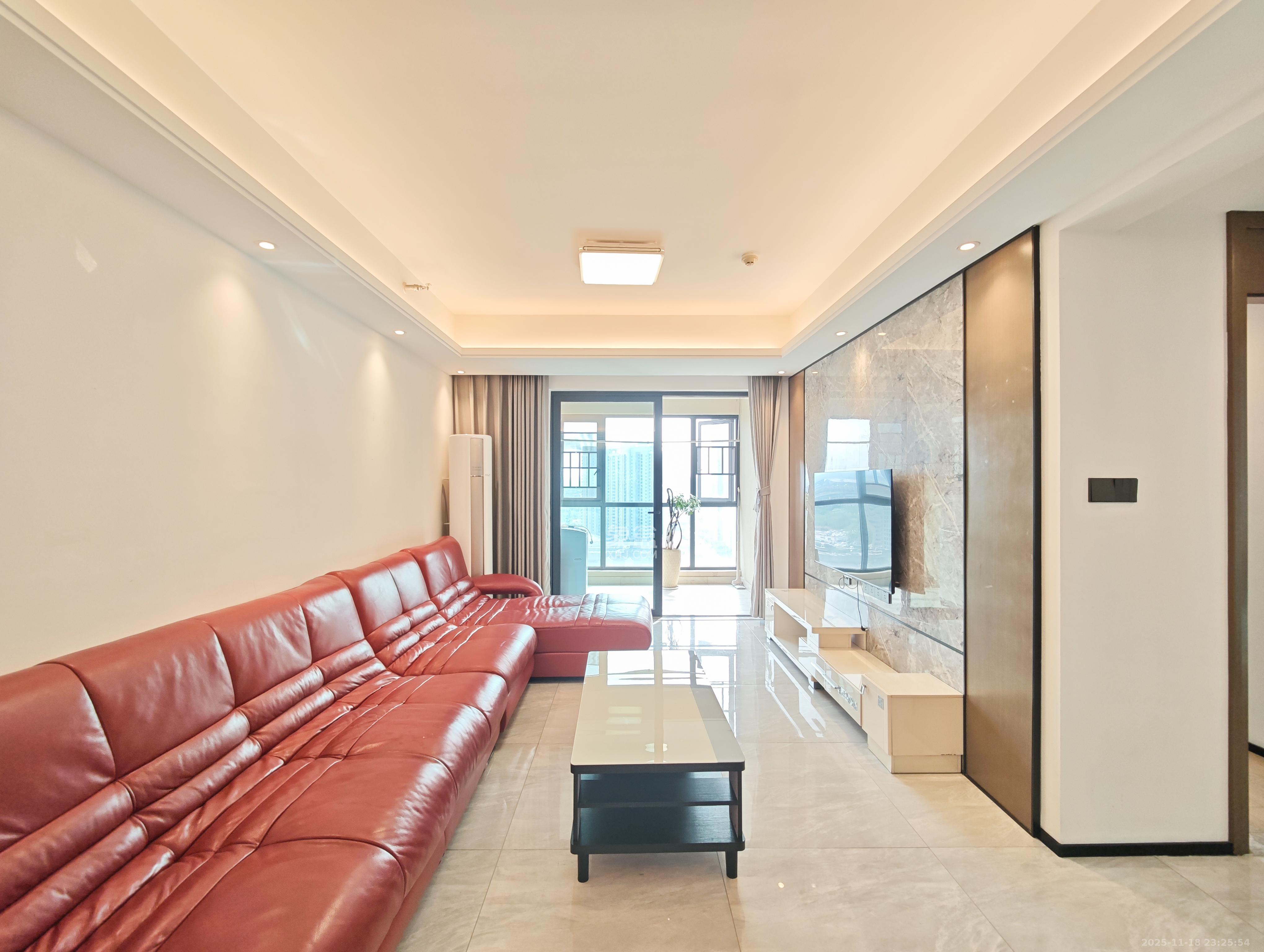 万科魅力之城天阔里 3室2厅2卫 110.0万 万科魅力之城天阔里 3室2厅2卫 110.0万客厅