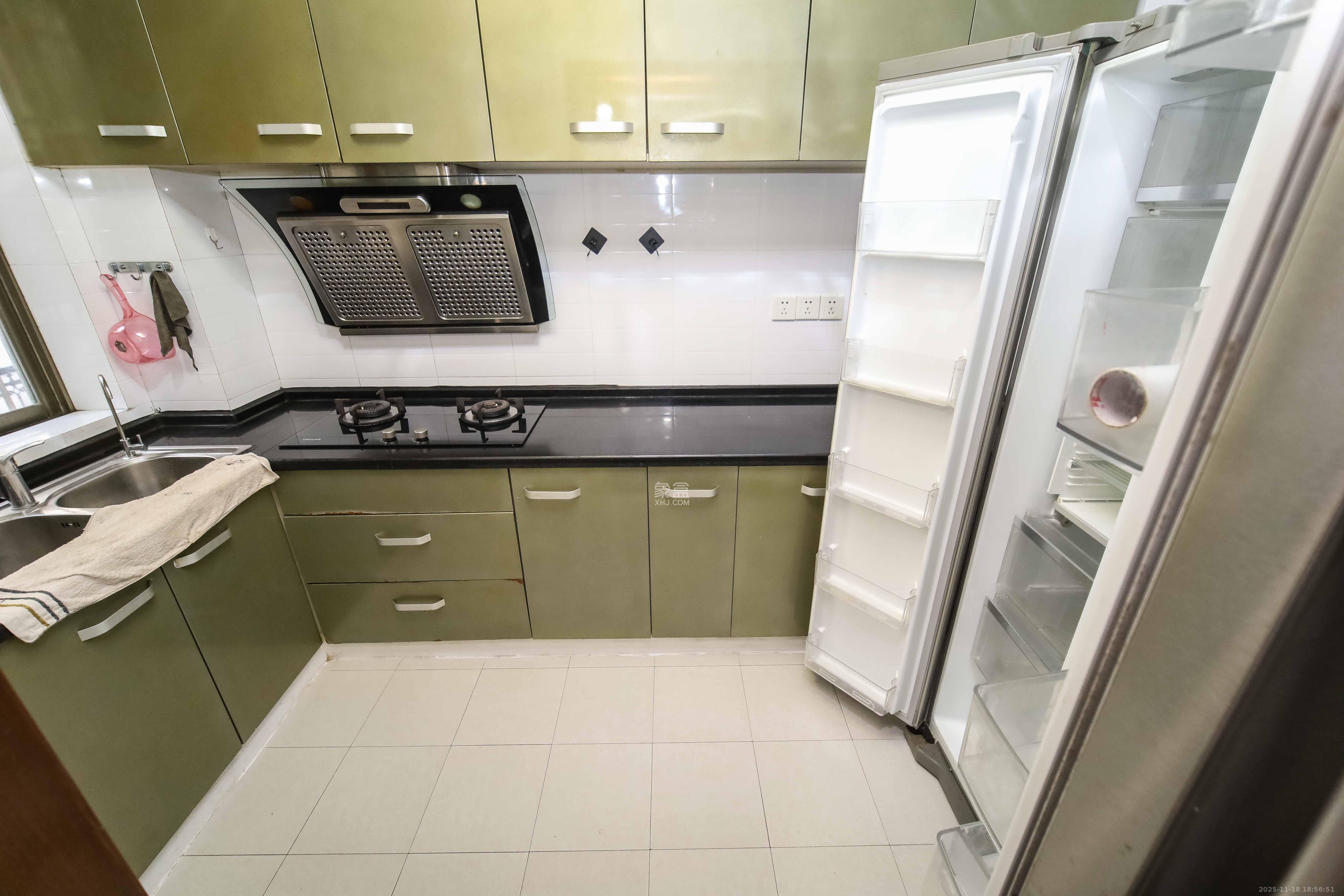 芙蓉公寓 4室2厅2卫 147.0万 芙蓉公寓 4室2厅2卫 147.0万厨房