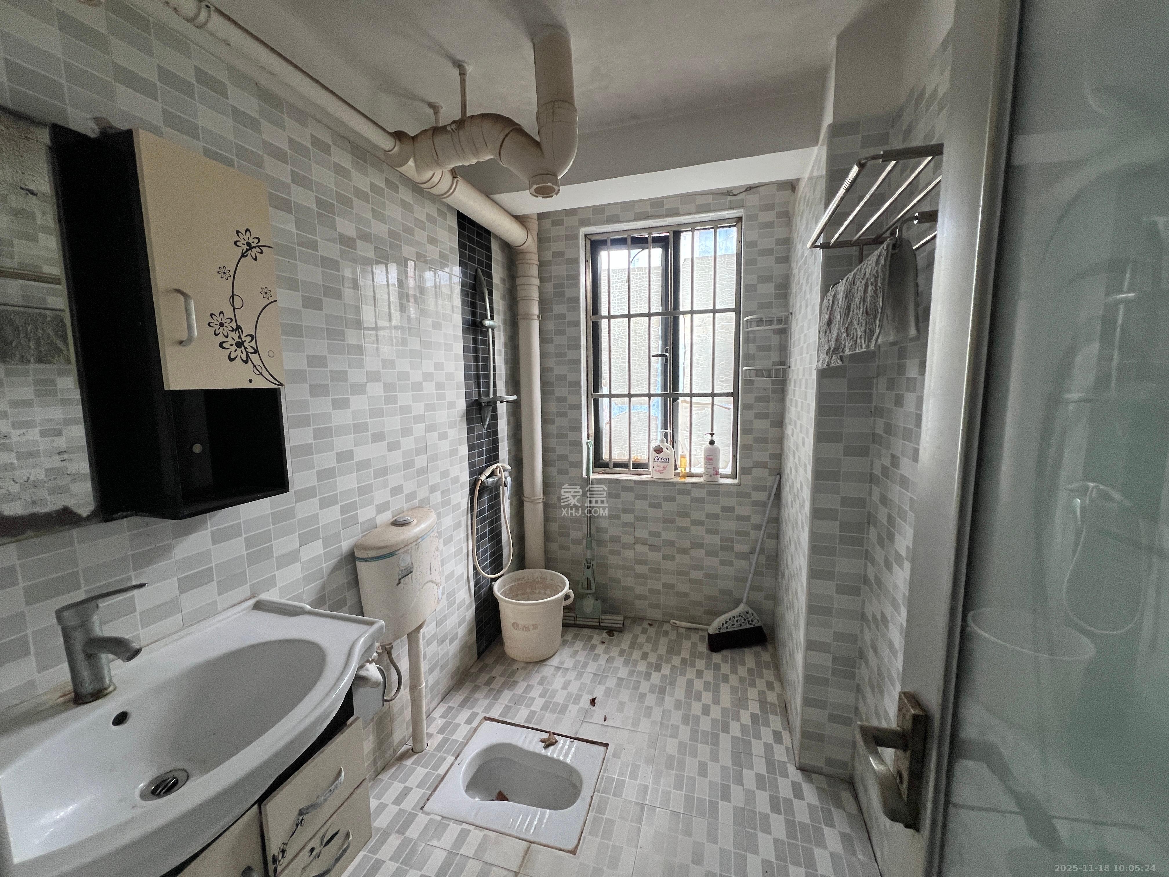 香溢豪庭  3室2厅2卫    2200.0元/月室内图