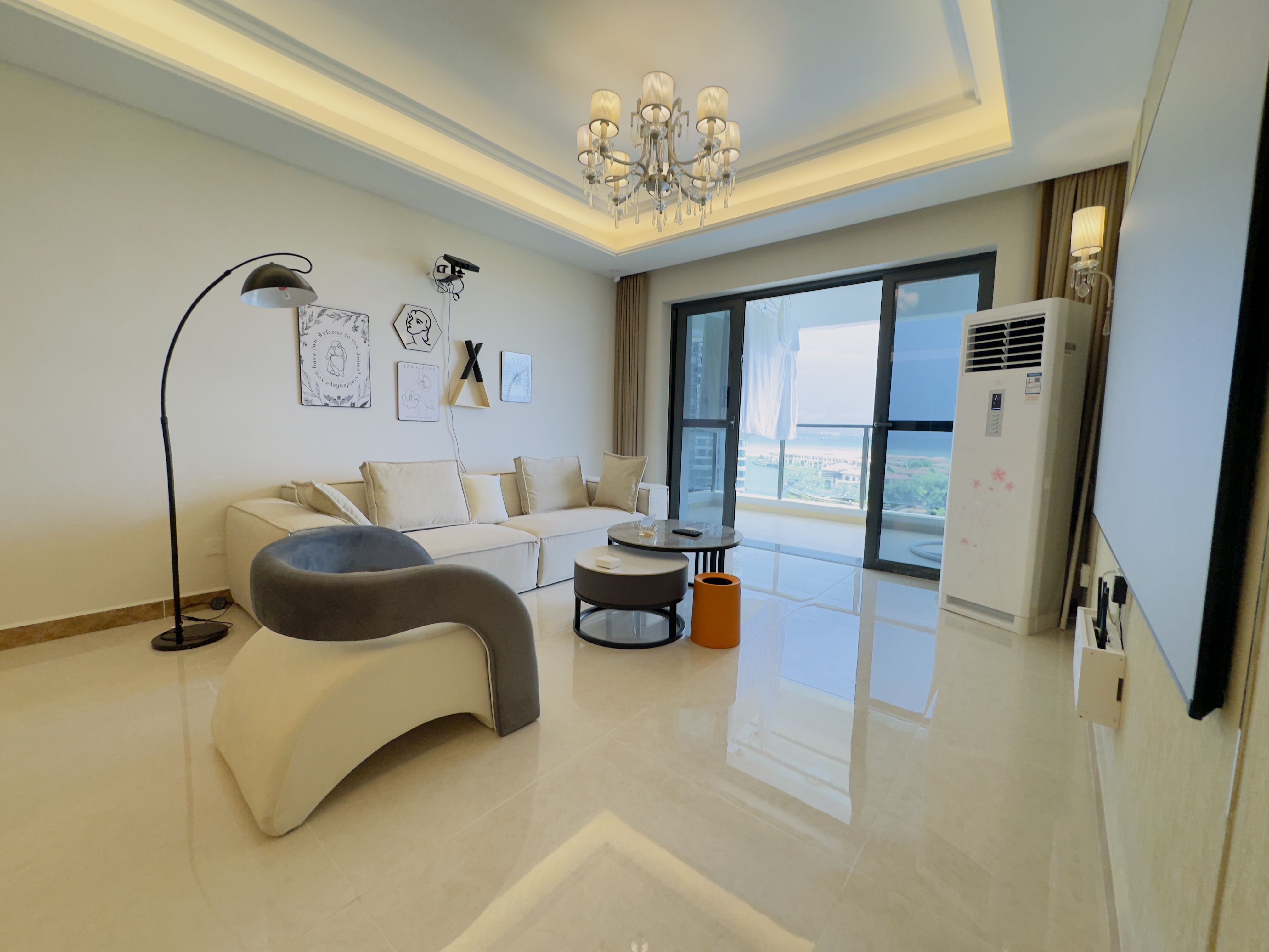 恒大美丽沙天璟湾 3室2厅1卫 235.0万 恒大美丽沙天璟湾 3室2厅1卫 235.0万客厅