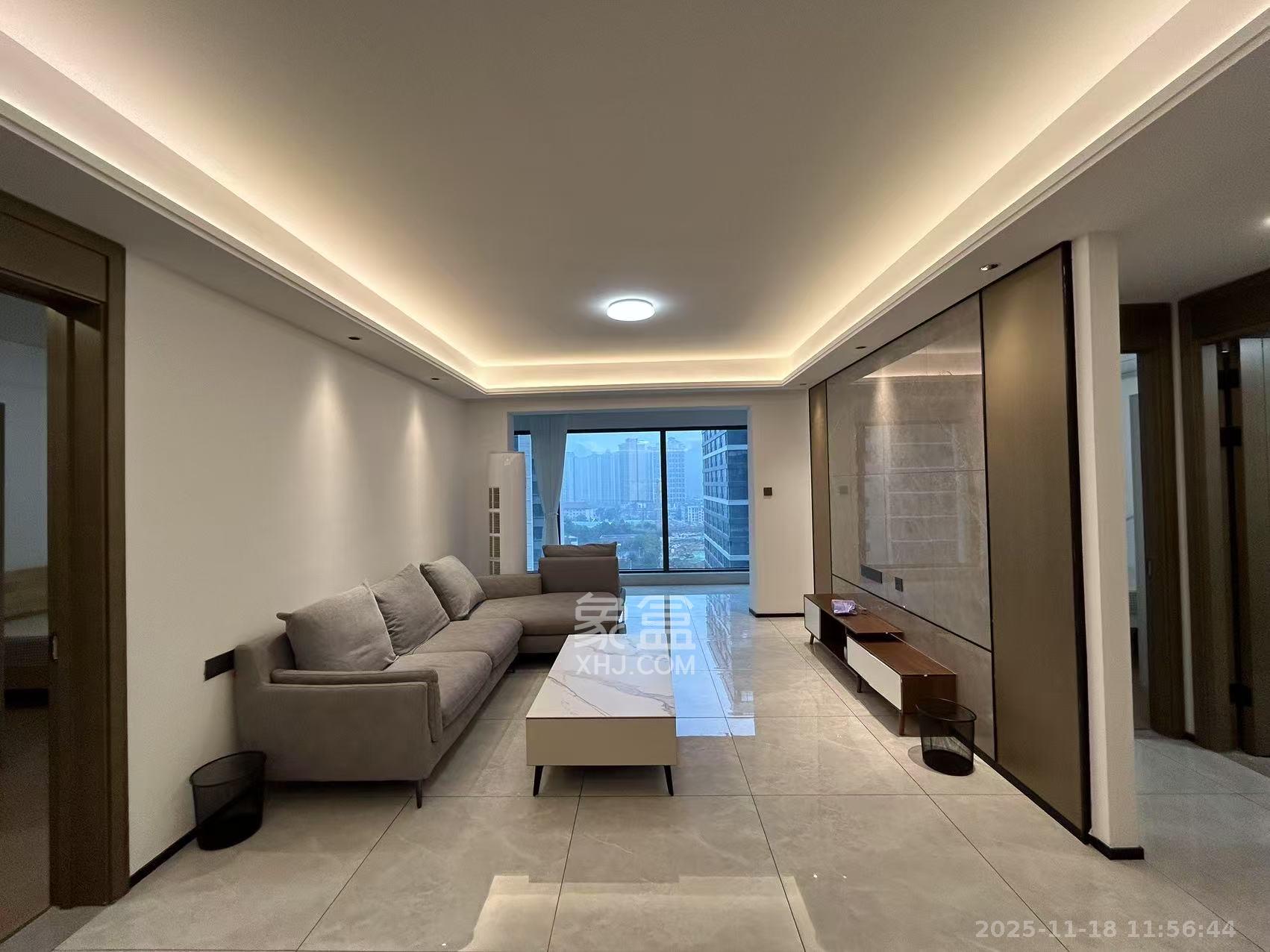 长房悦香山  3室2厅2卫    3300.0元/月