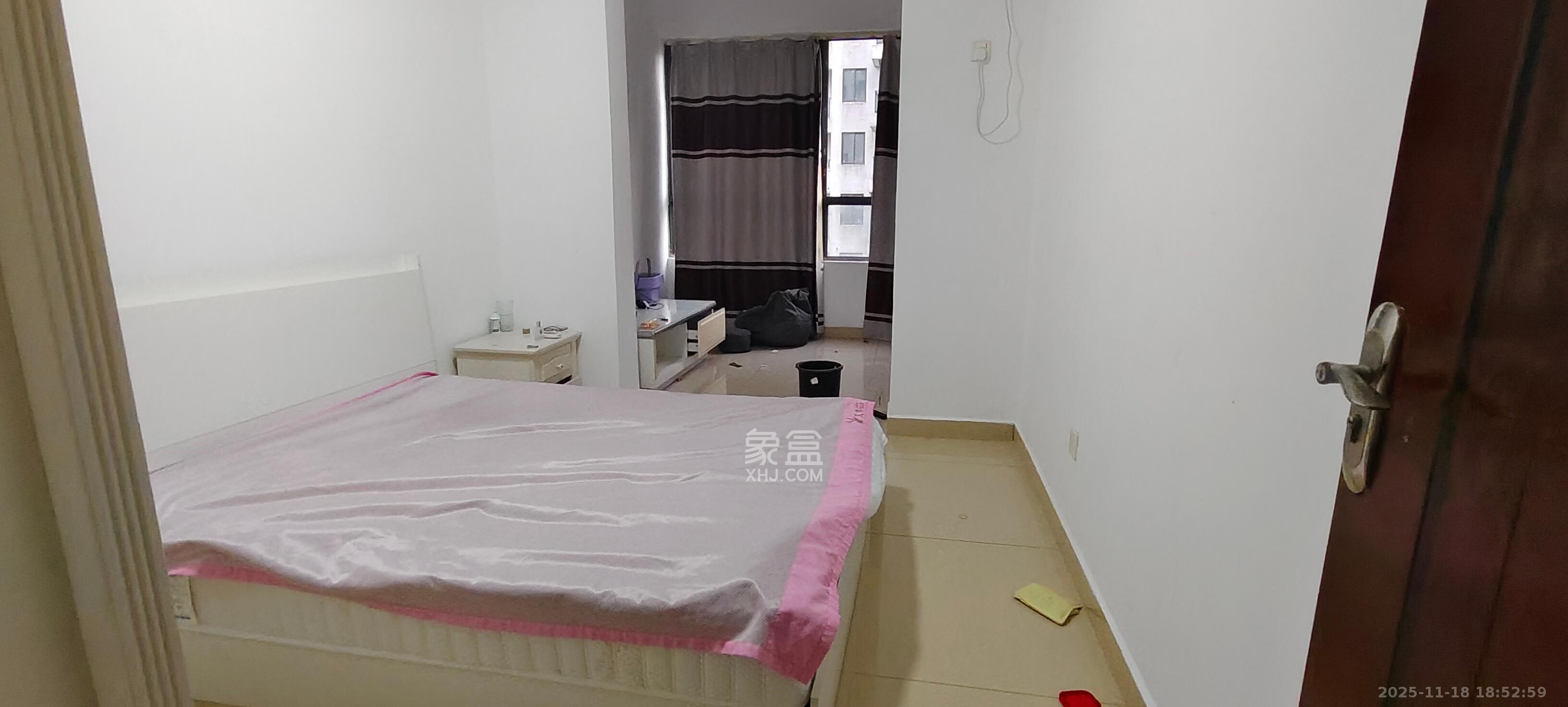 华银天际 3室2厅2卫 2200.0元/月 华银天际 3室2厅2卫 2200.0元/月室内图