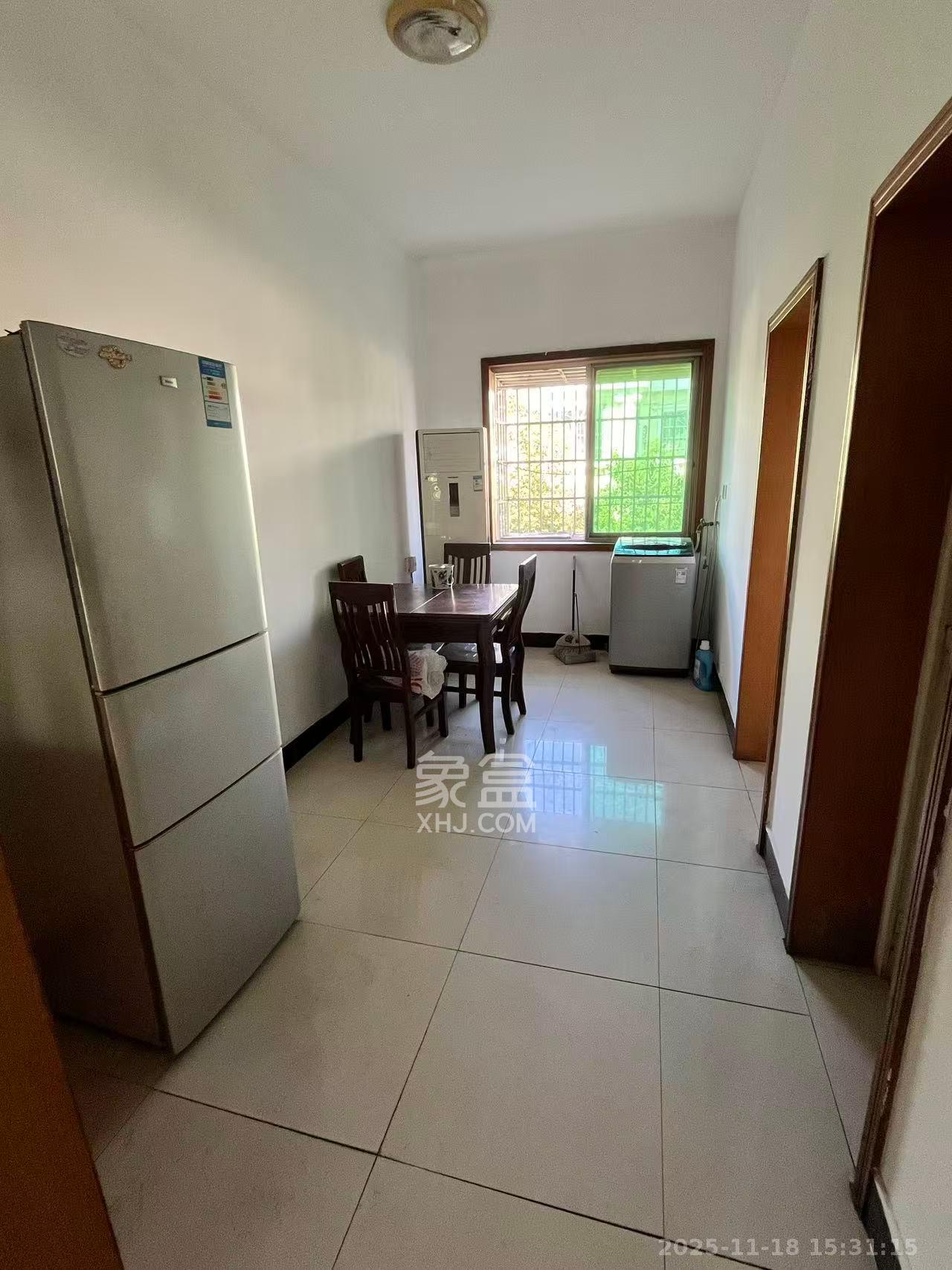 中南汽车世界  2室1厅1卫    1000.0元/月室内图