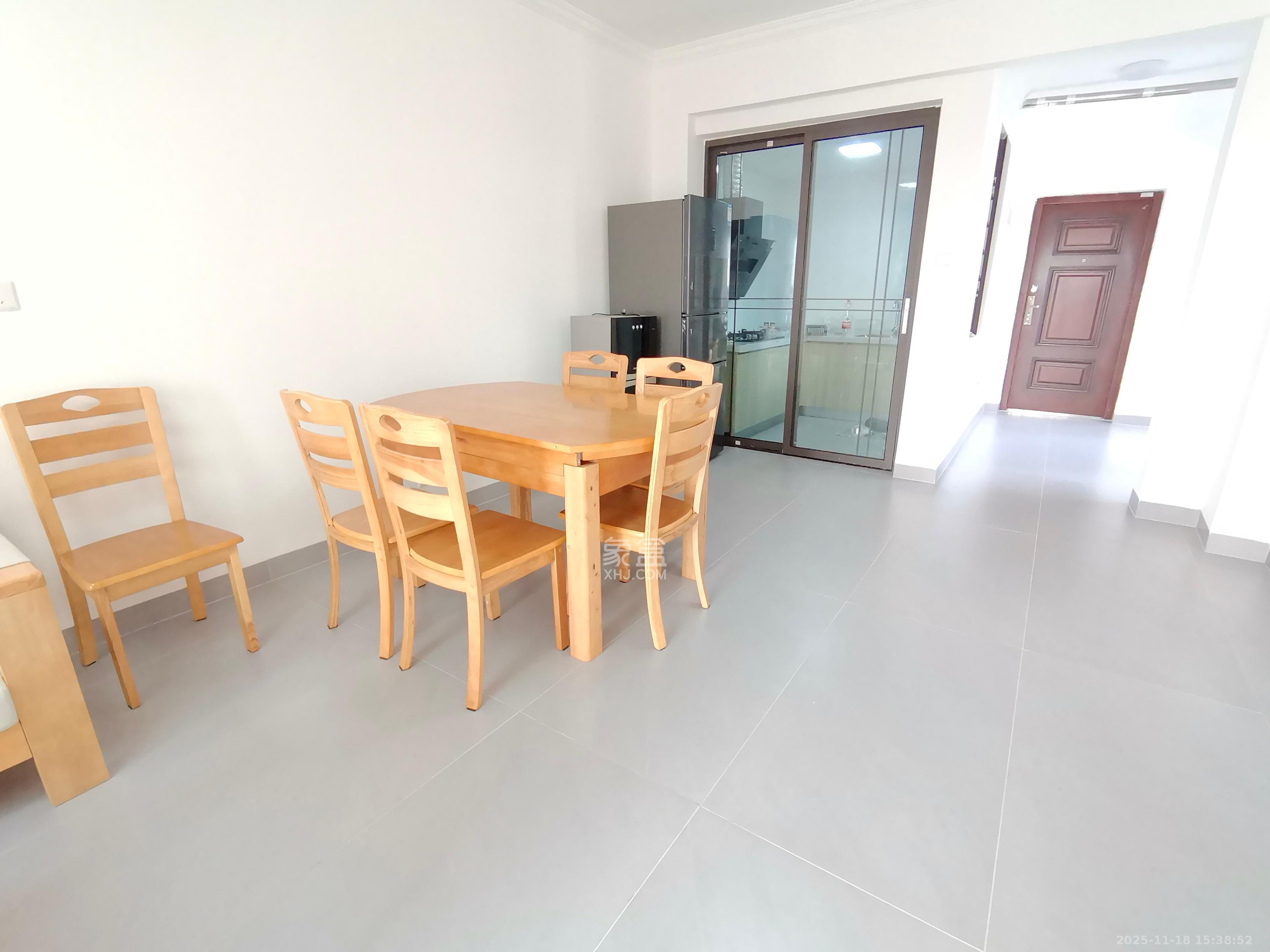 卓越蔚蓝海岸三期 2室2厅1卫 2400.0元/月 卓越蔚蓝海岸三期 2室2厅1卫 2400.0元/月室内图