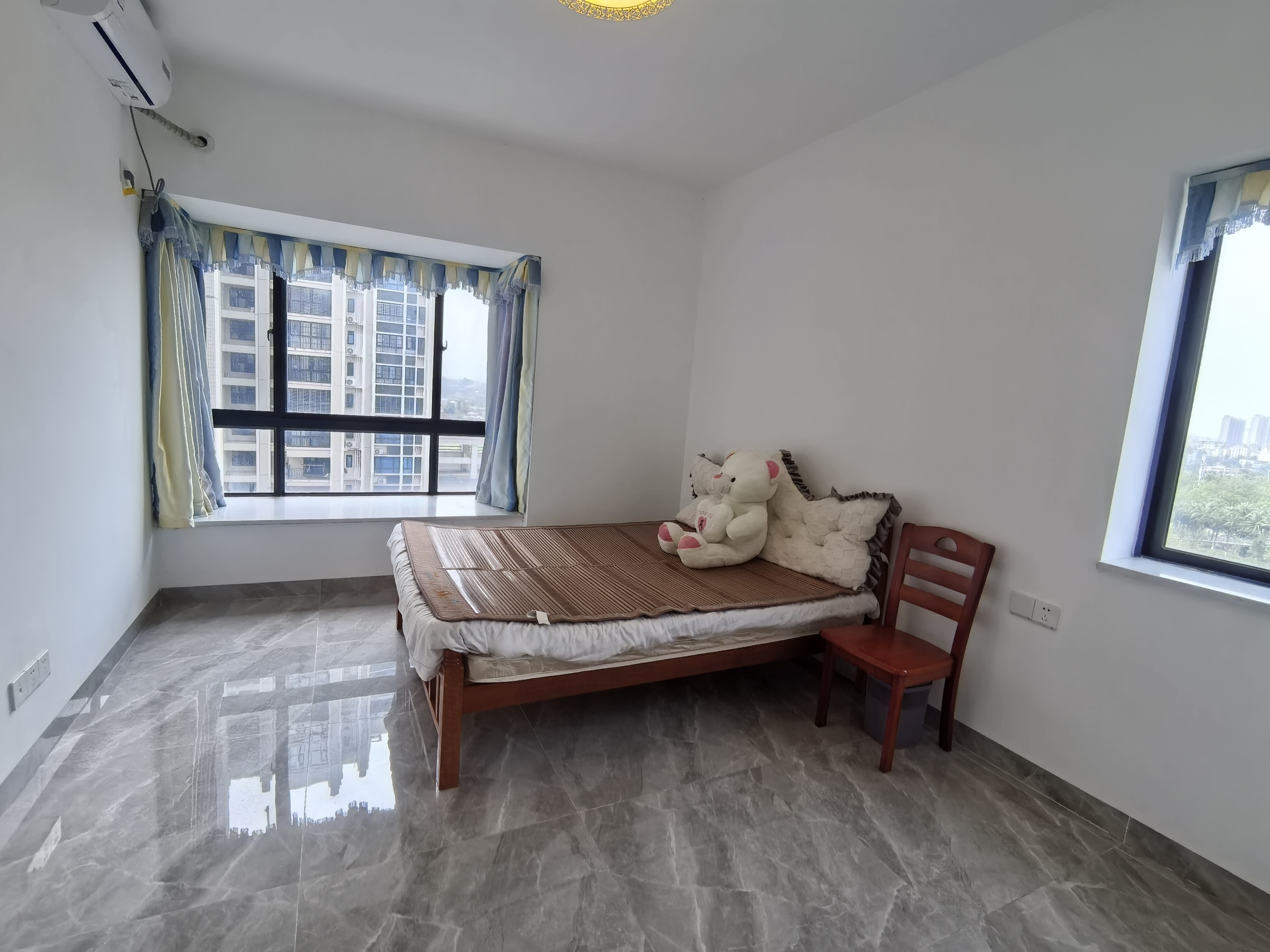 椰海家园一期  3室2厅2卫    3300.0元/月室内图