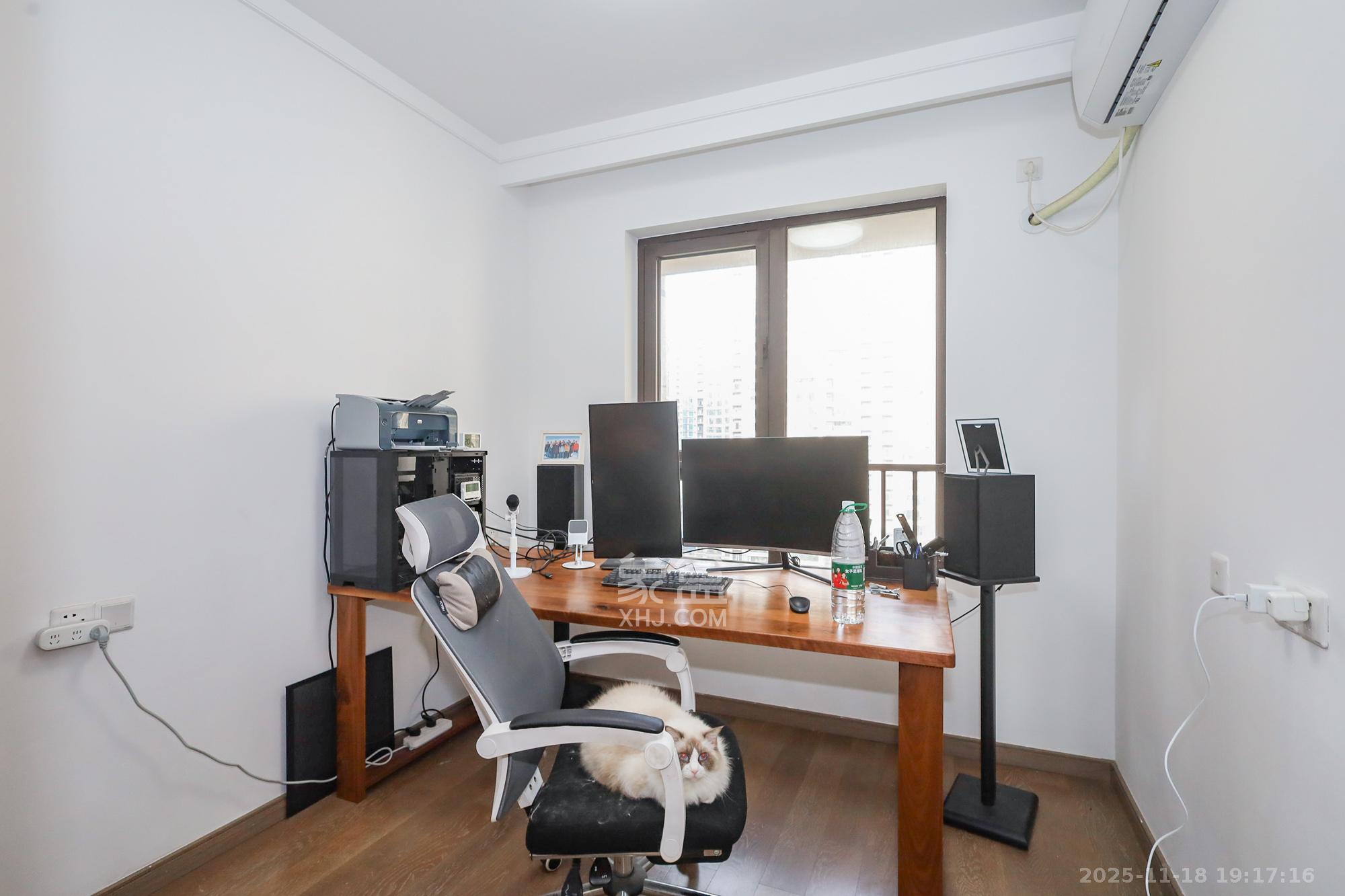 龙湖铂金中心(龙湖春江郦城) 4室2厅2卫 288.0万 龙湖铂金中心(龙湖春江郦城) 4室2厅2卫 288.0万卧室