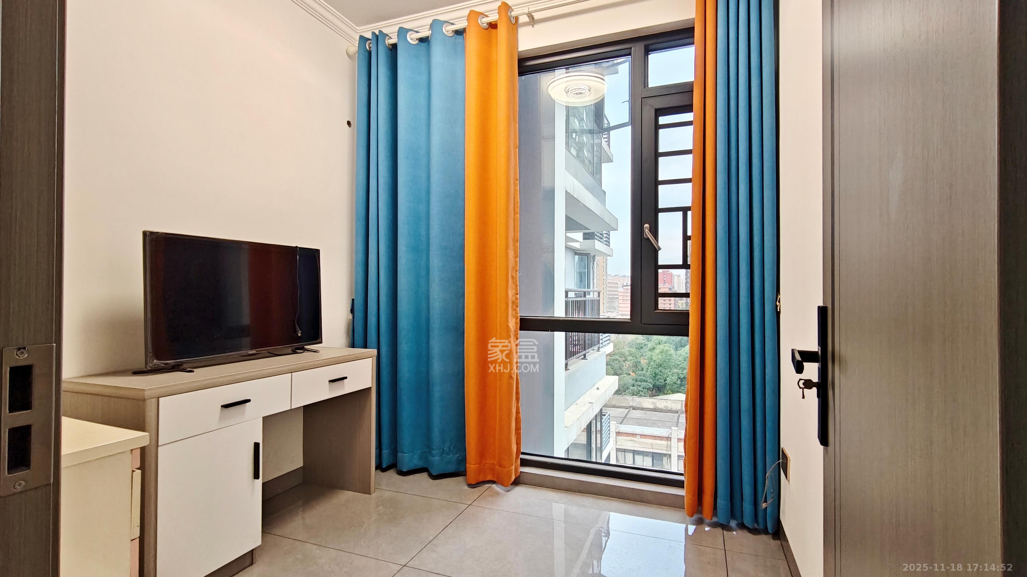 蔷薇国际  3室2厅1卫    2000.0元/月室内图