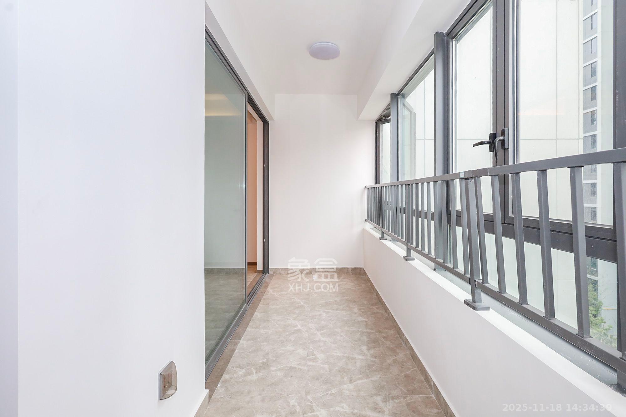 复地滨江金融中心  4室2厅2卫    4200.0元/月室内图