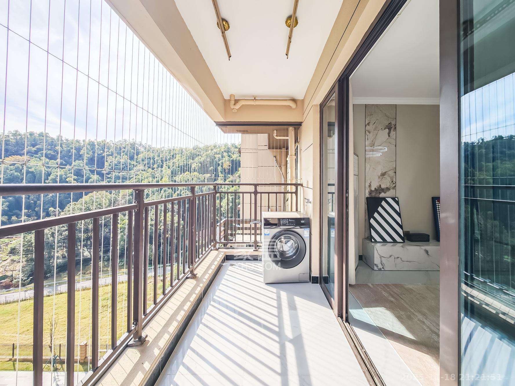 保利堂悦  3室2厅1卫    95.8万阳台