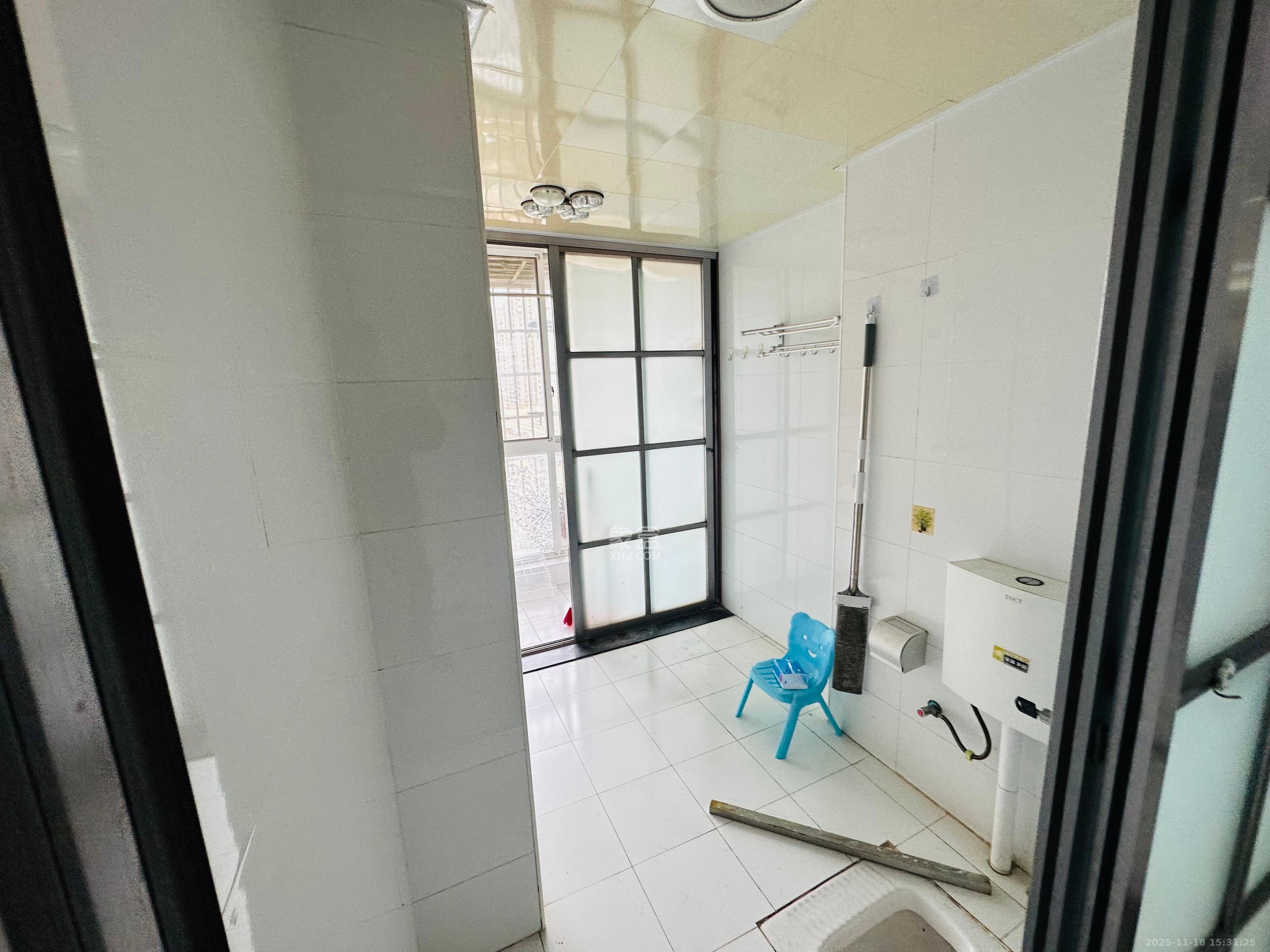 上河国际C区  3室2厅2卫    3100.0元/月室内图