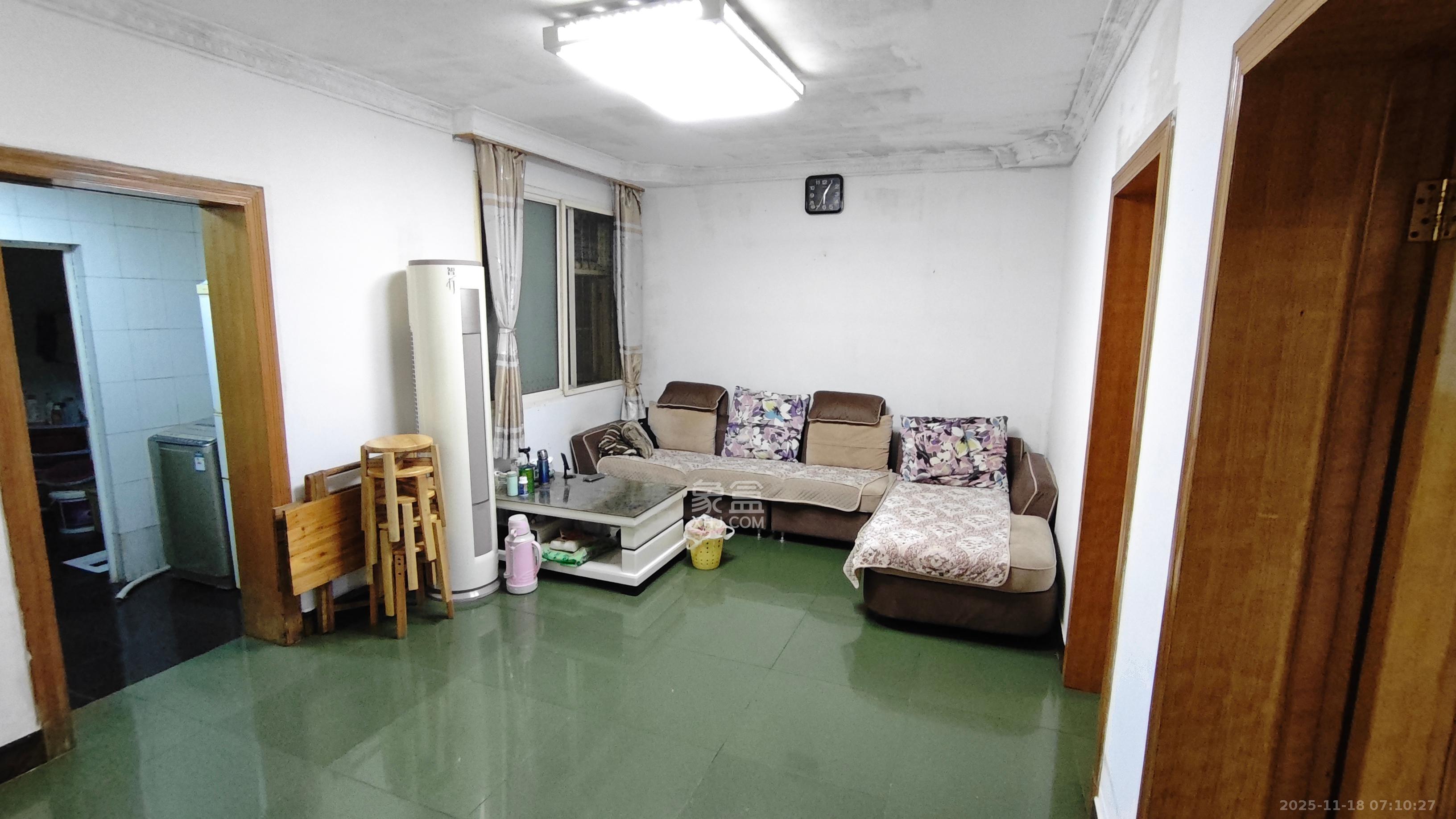 解放村 3室1厅1卫 28.0万 解放村 3室1厅1卫 28.0万客厅