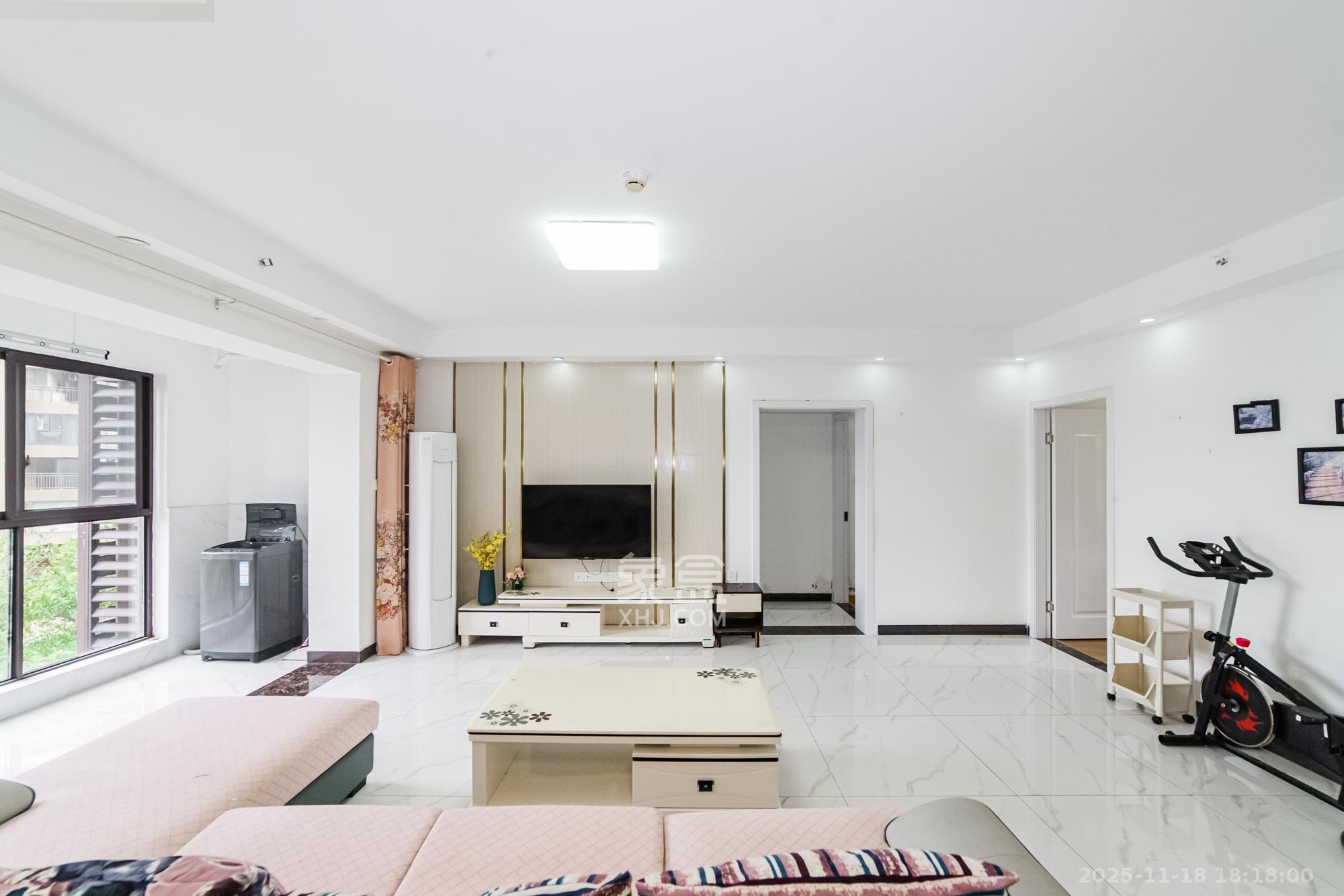 北辰三角洲C2区  3室2厅2卫    170.0万客厅