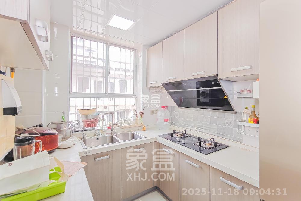 南建公寓  3室2厅2卫    2000.0元/月室内图