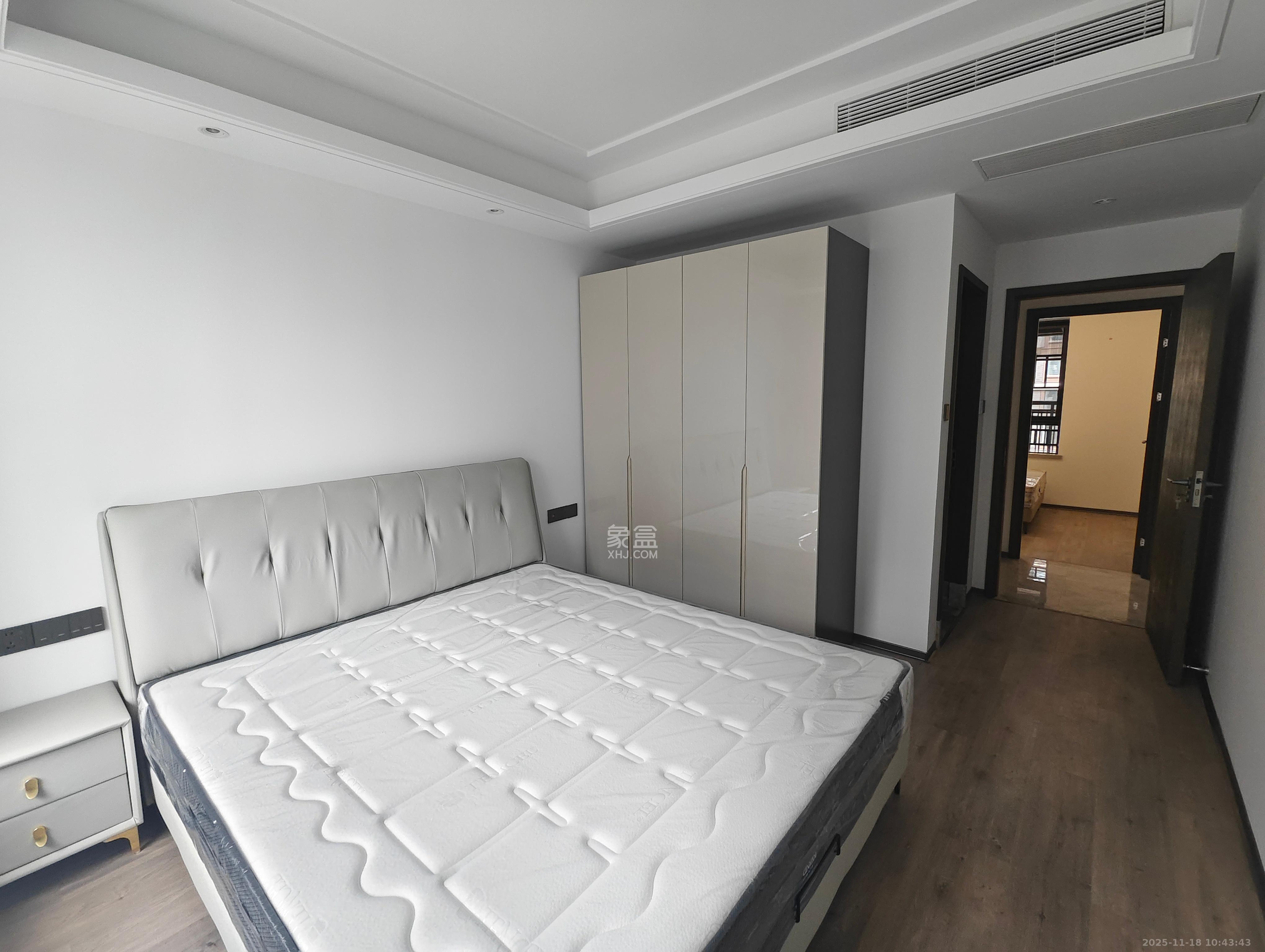 荣盛锦绣学府 3室2厅1卫 2800.0元/月 荣盛锦绣学府 3室2厅1卫 2800.0元/月室内图