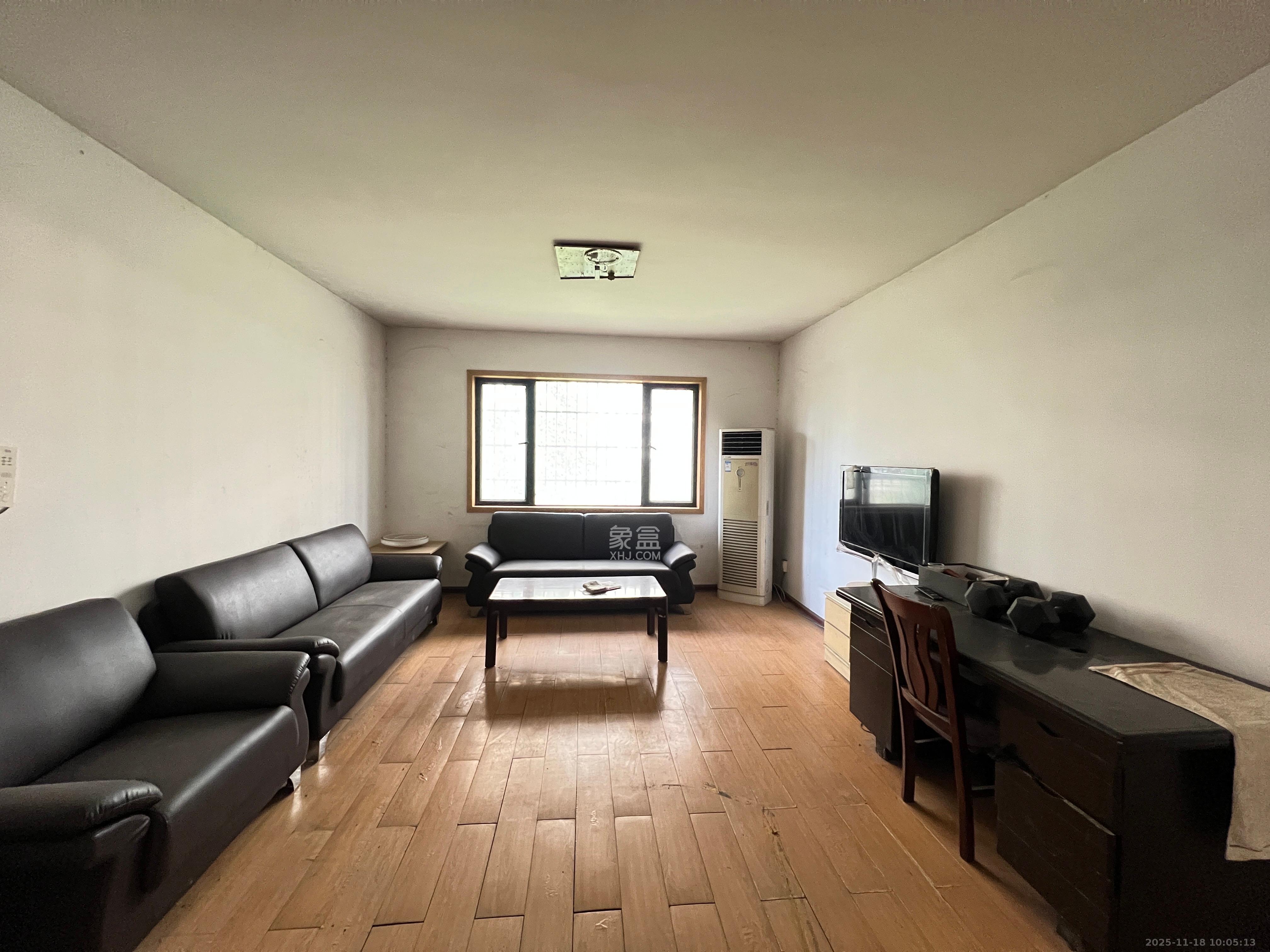 香溢豪庭  3室2厅2卫    2200.0元/月