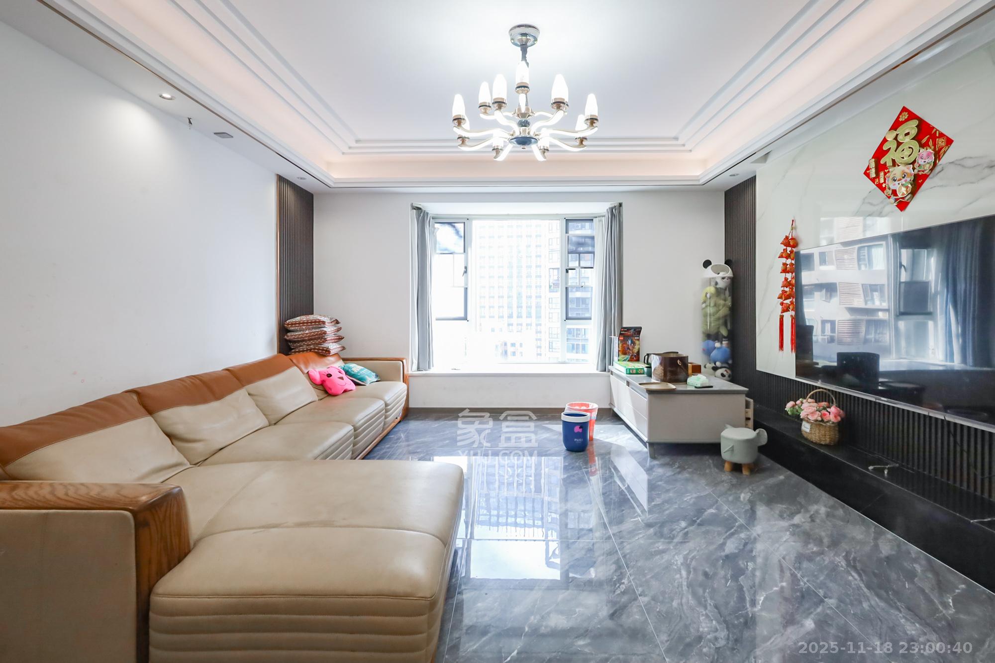 华韵城市海岸(城市水岸苑) 5室2厅3卫 210.0万 华韵城市海岸(城市水岸苑) 5室2厅3卫 210.0万客厅