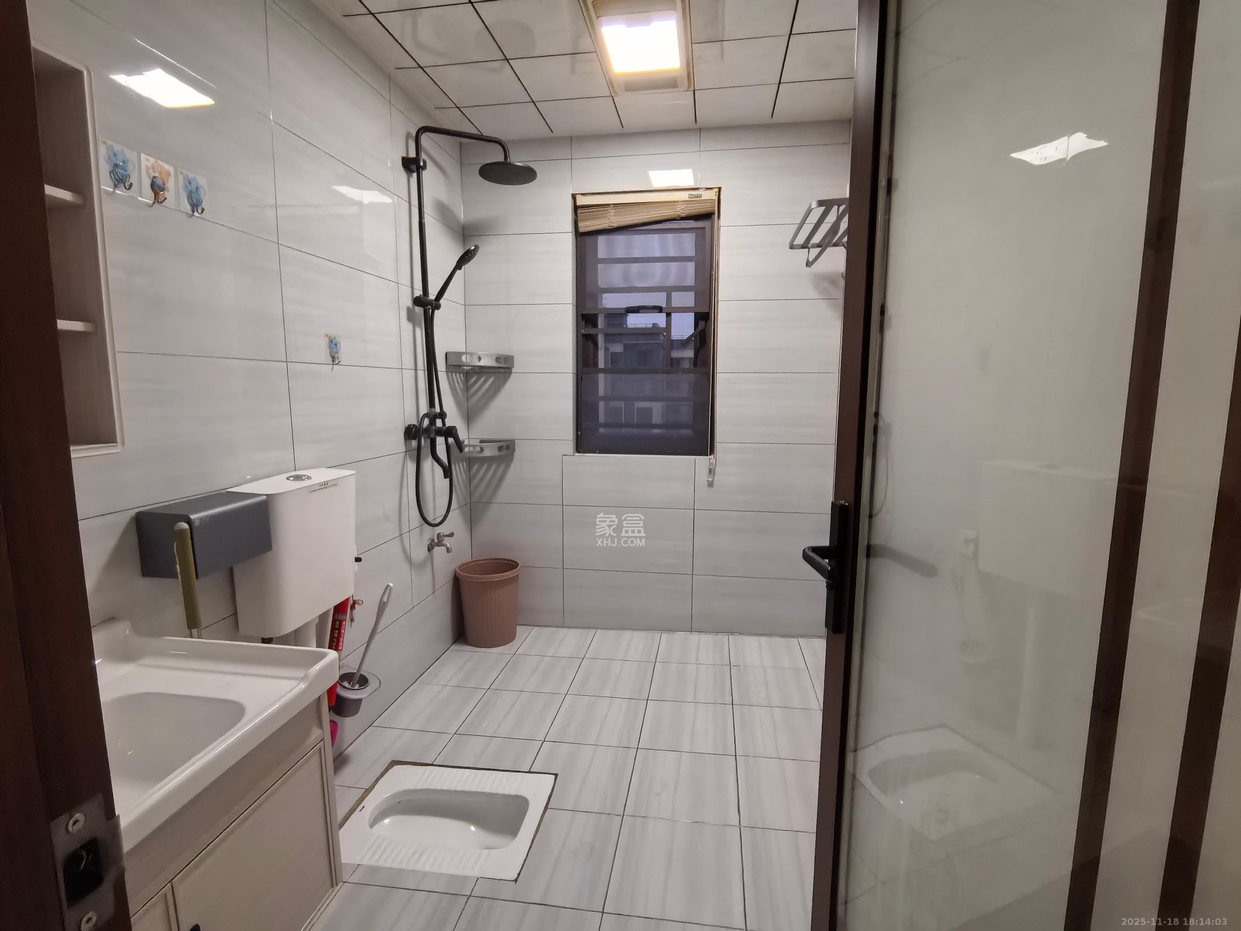 保利大都汇一期、二期  4室2厅2卫    3400.0元/月室内图