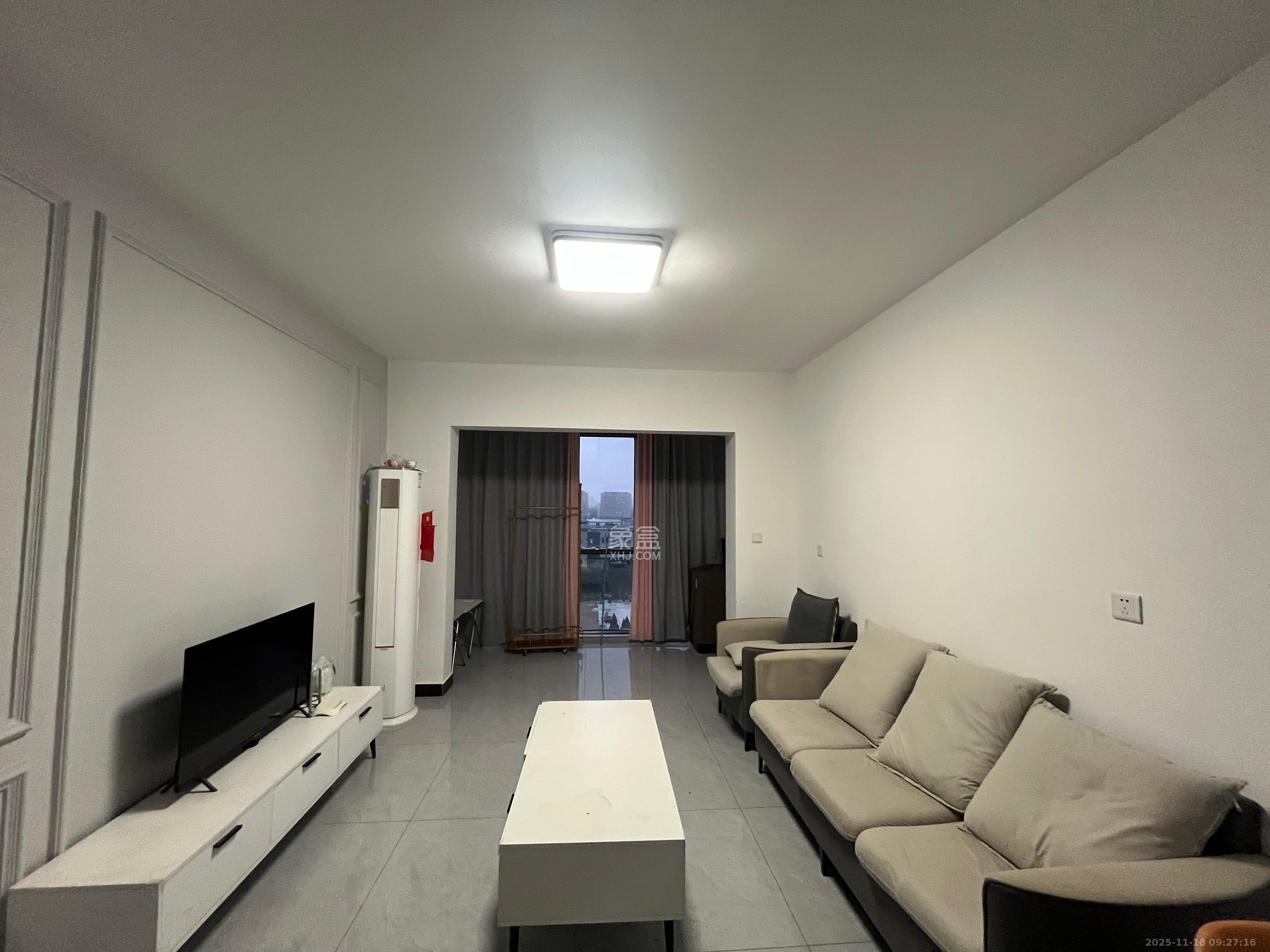 新长海广场  3室2厅1卫    2300.0元/月室内图1