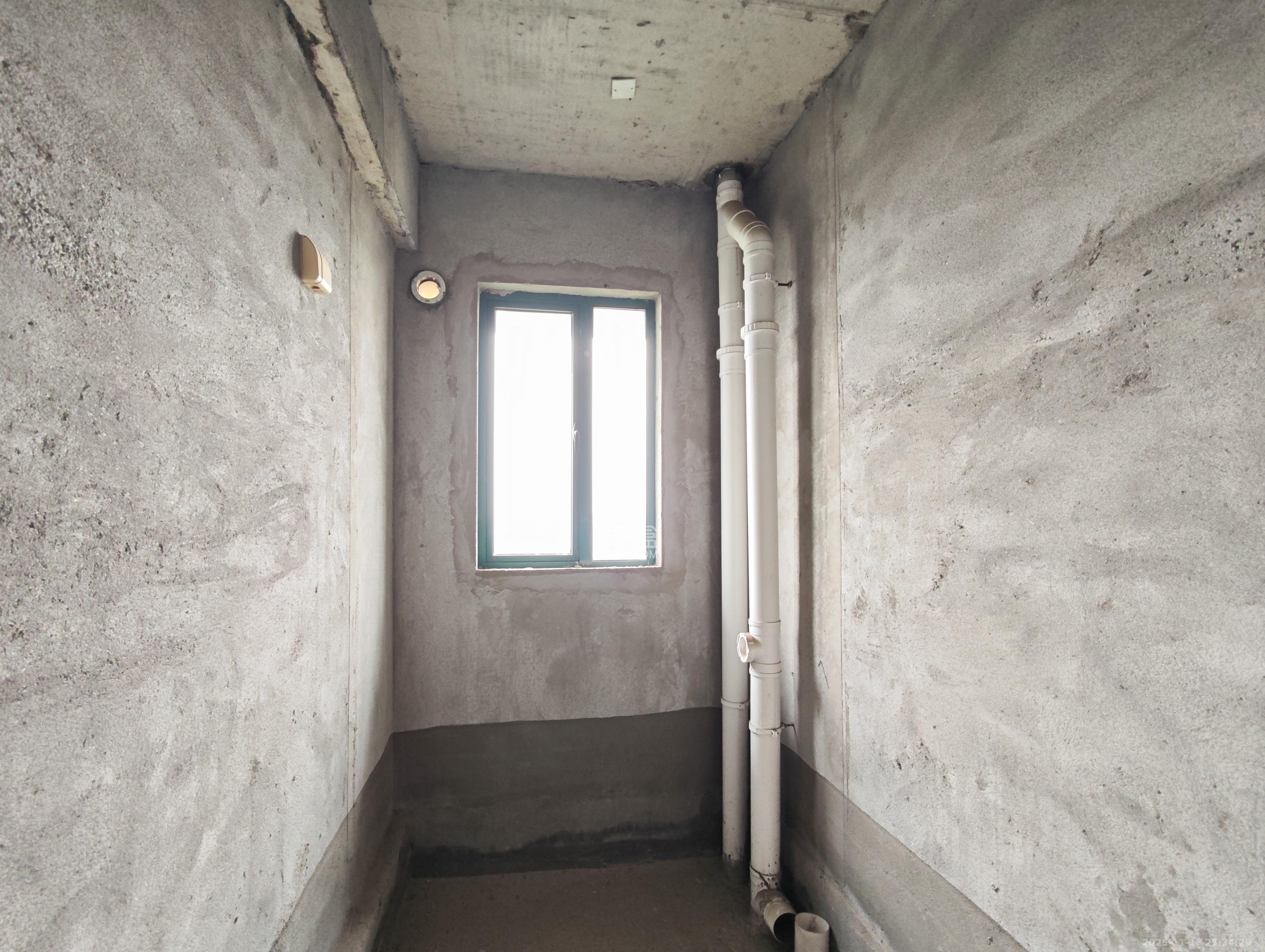 博长山水香颐  4室2厅2卫    69.8万卫生间