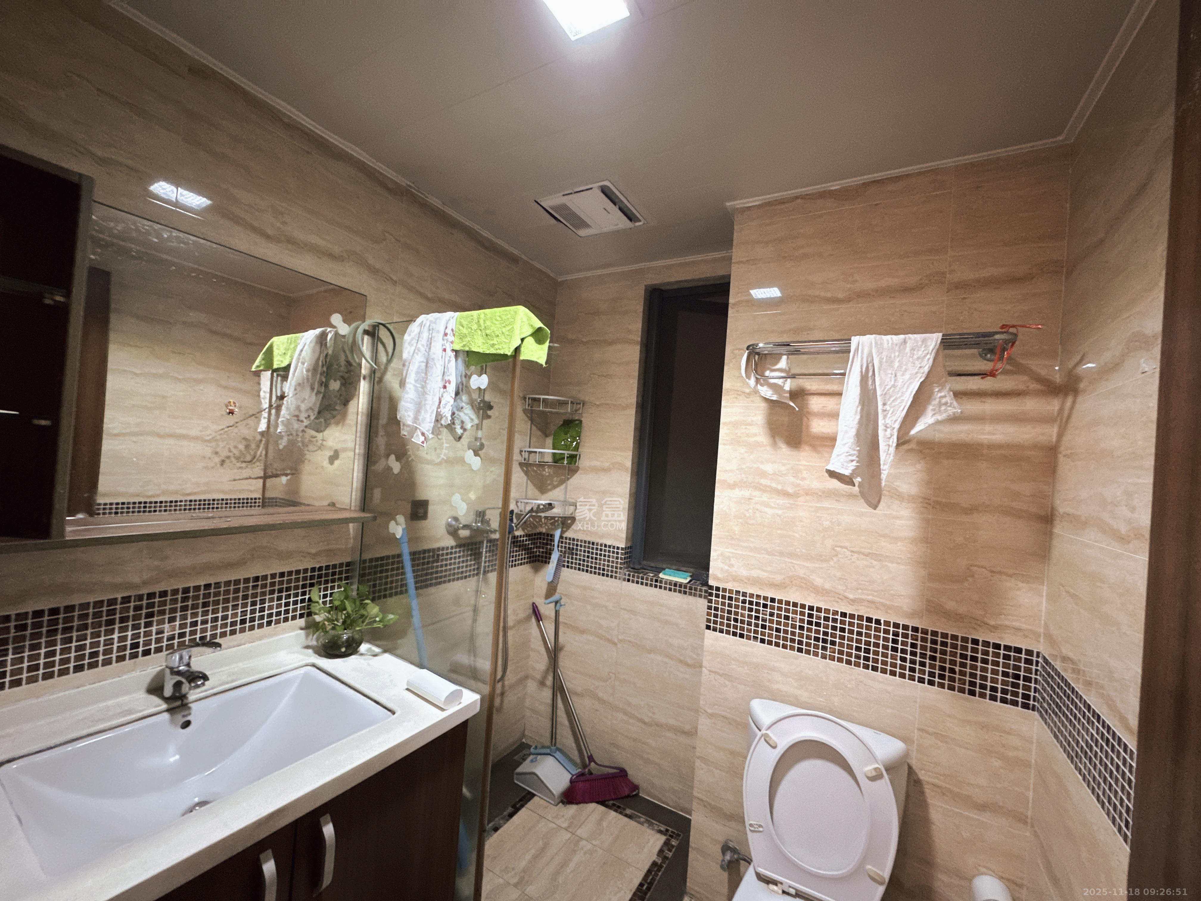 万科城 3室2厅1卫 2700.0元/月 万科城 3室2厅1卫 2700.0元/月室内图