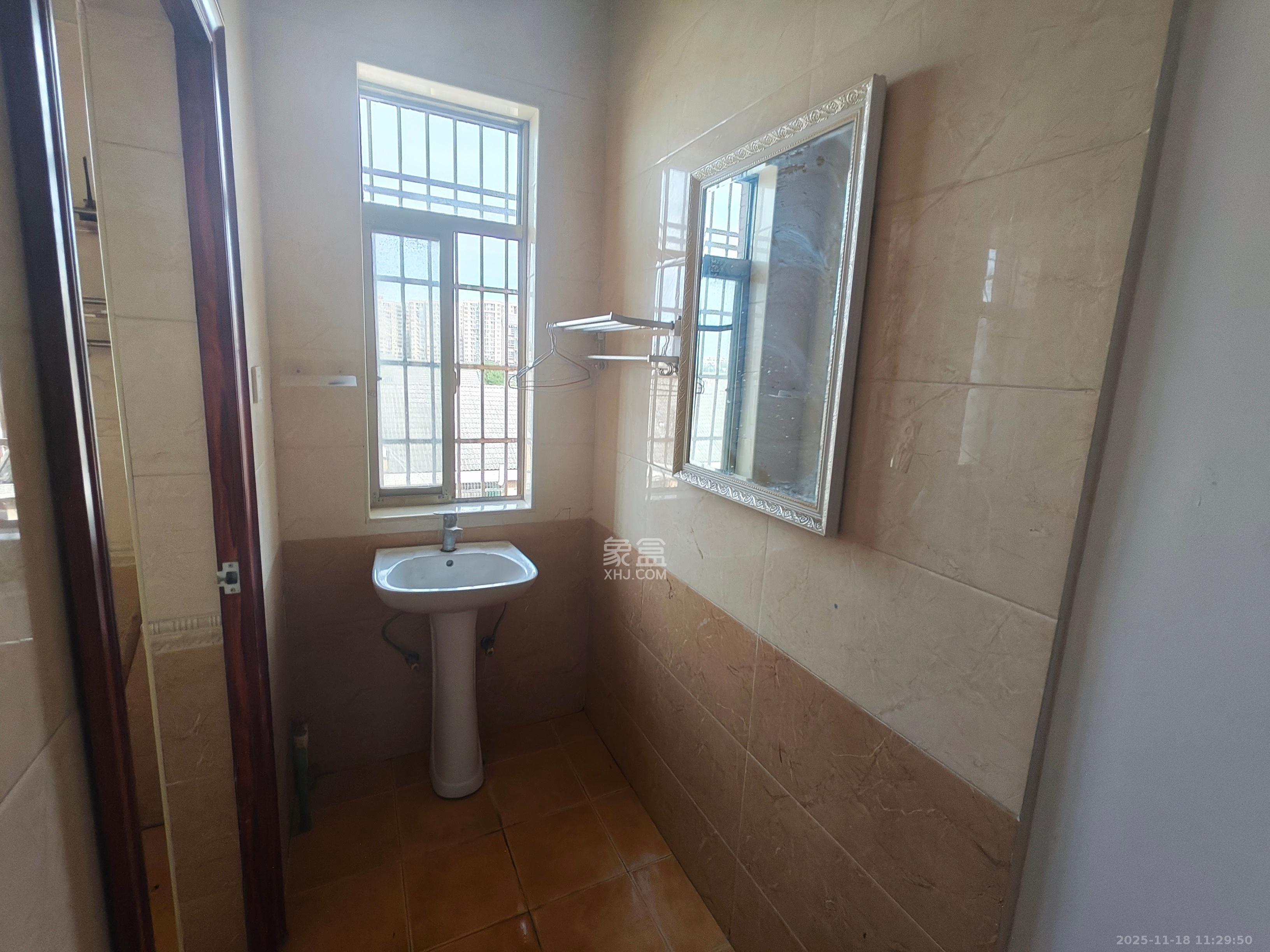 九峰安置小区  3室1厅1卫    1600.0元/月室内图