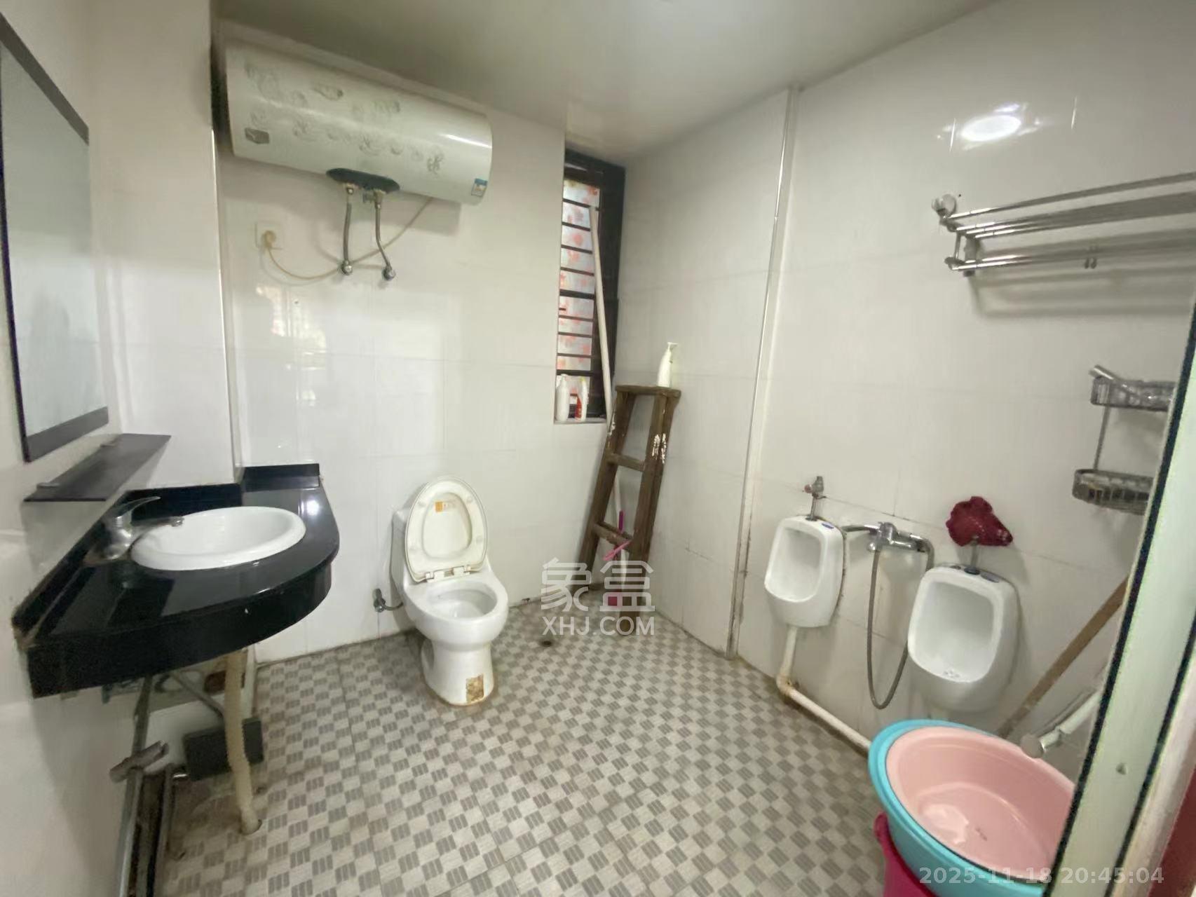 长房东郡  3室1厅2卫    3800.0元/月室内图