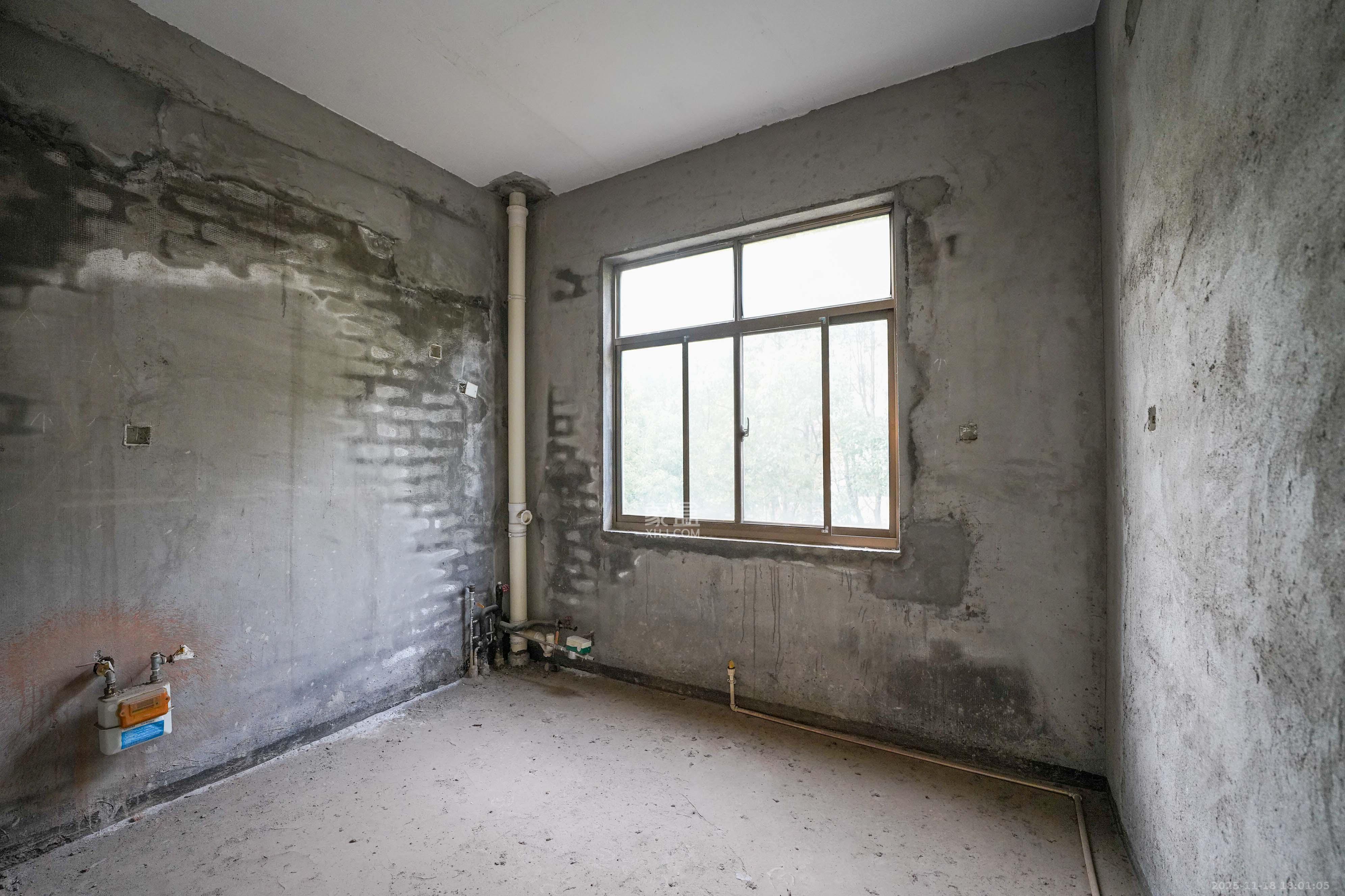 金汇园(鄱馨苑、省国税局单位房) 6室2厅3卫 482.8万 金汇园(鄱馨苑、省国税局单位房) 6室2厅3卫 482.8万厨房