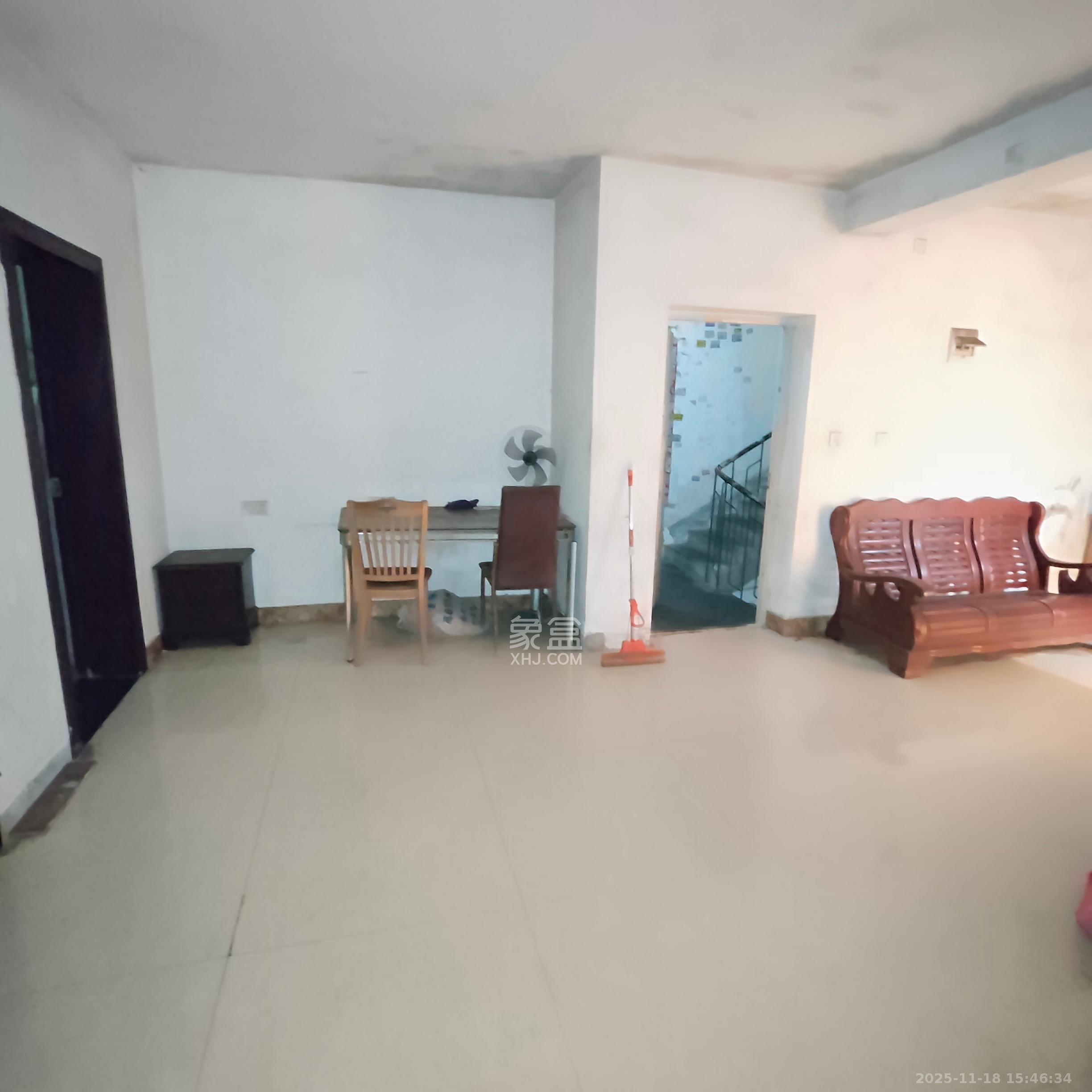 中南汽车世界  2室2厅1卫    1200.0元/月室内图