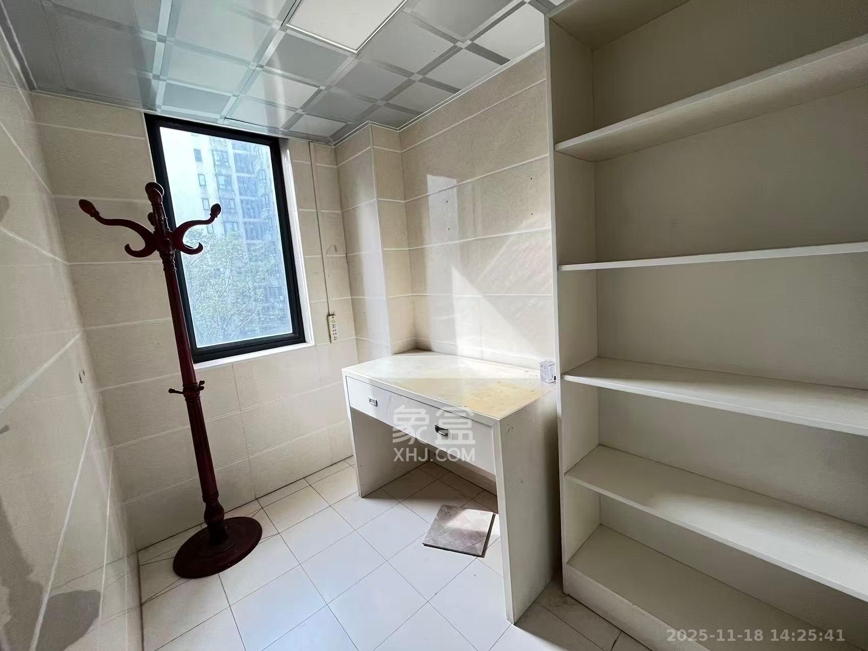 莱茵城  3室2厅2卫    2200.0元/月