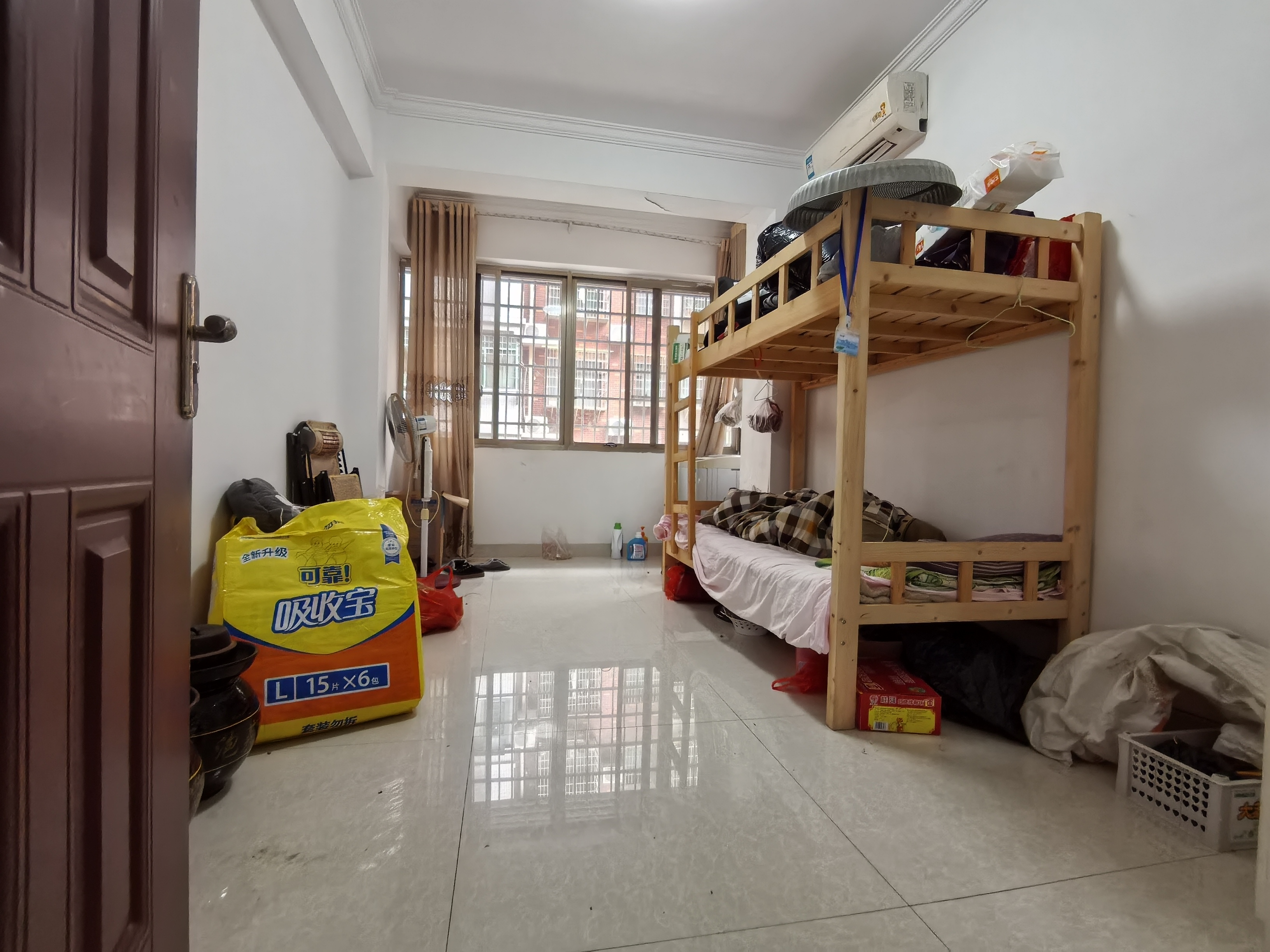 南珠苑 1室0厅0卫 39.8万 南珠苑 1室0厅0卫 39.8万客厅