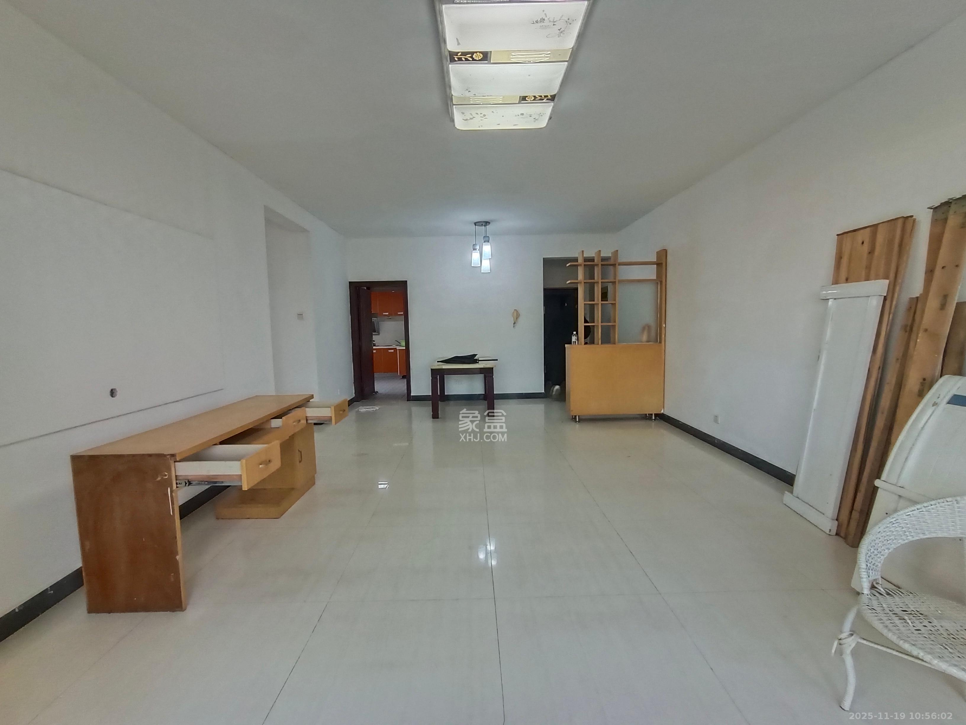 时代天骄  4室2厅2卫    2300.0元/月室内图1