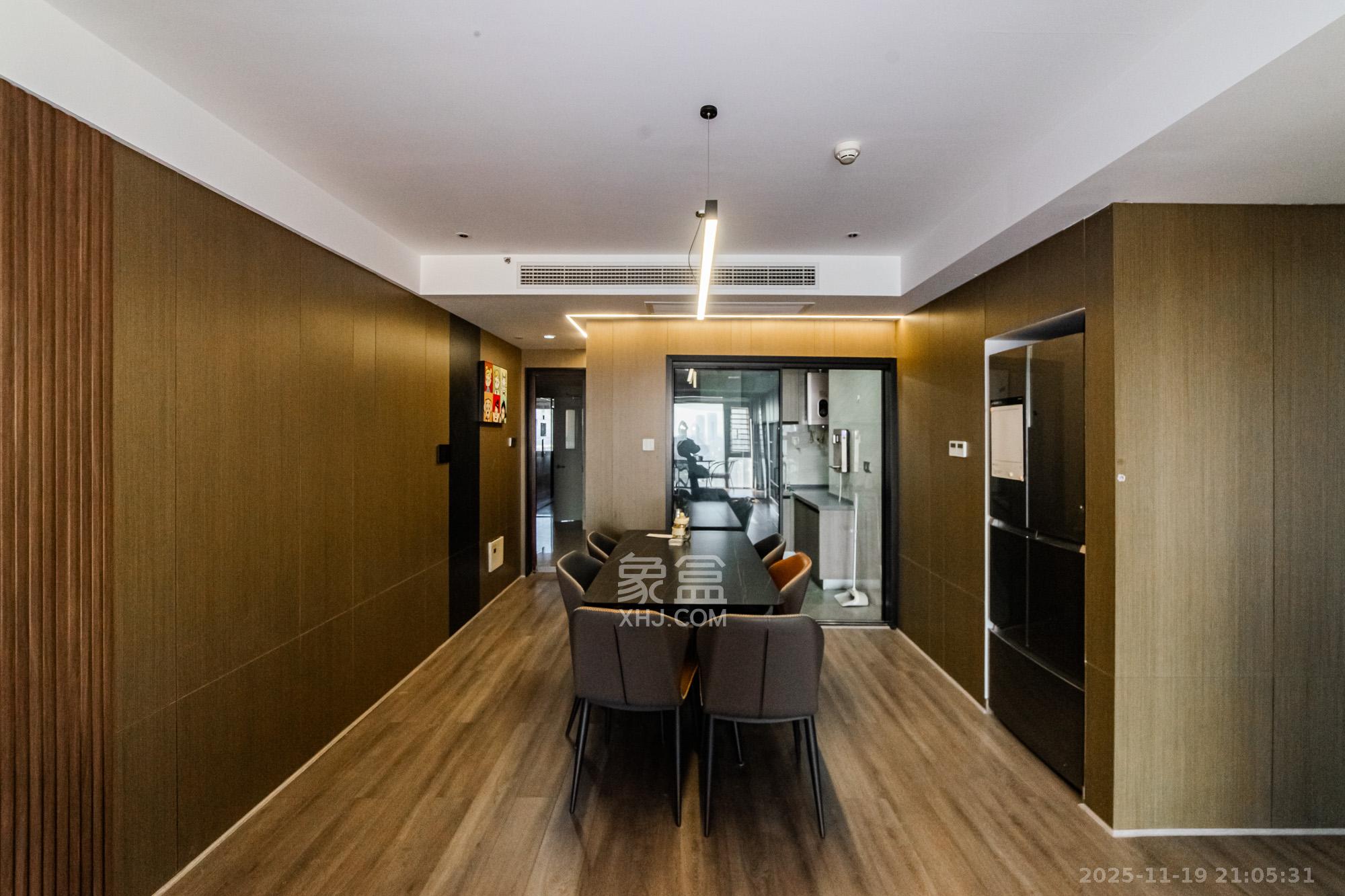 北辰三角洲C3区  3室2厅2卫    180.0万客厅