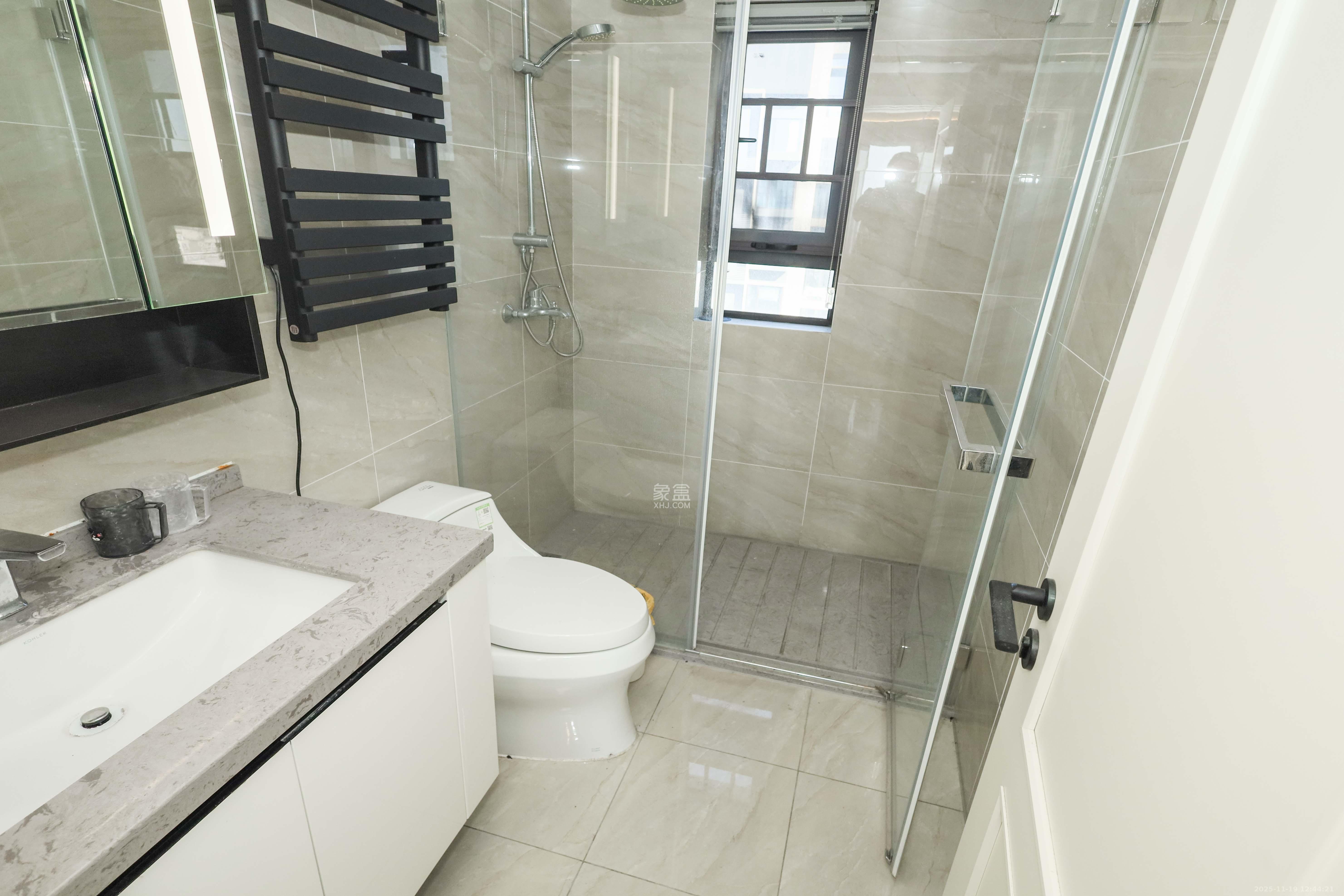 万科金色梦想B区  3室2厅2卫    145.0万卫生间