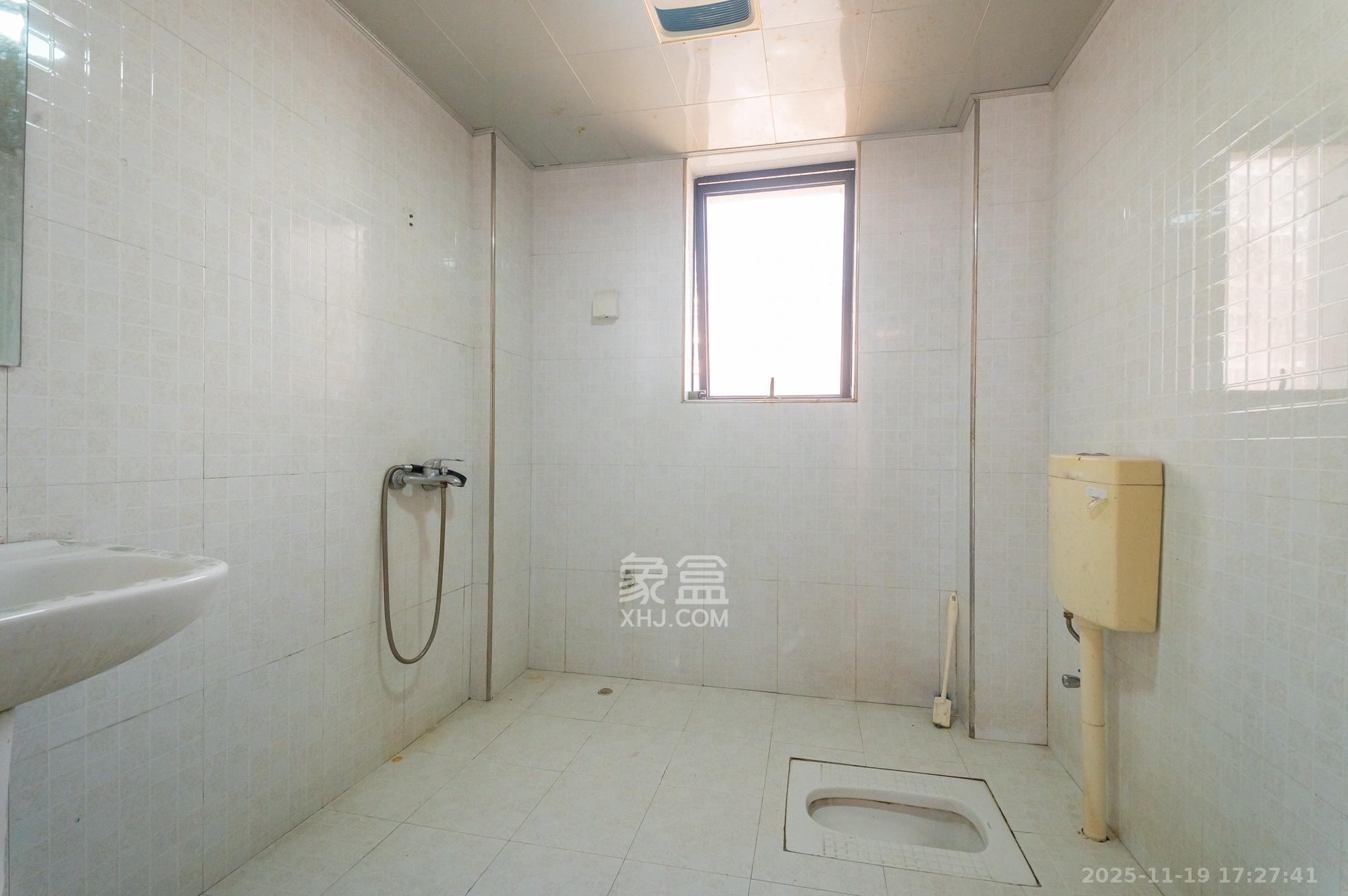 华润凤凰城一期 3室2厅2卫 79.8万 华润凤凰城一期 3室2厅2卫 79.8万卫生间