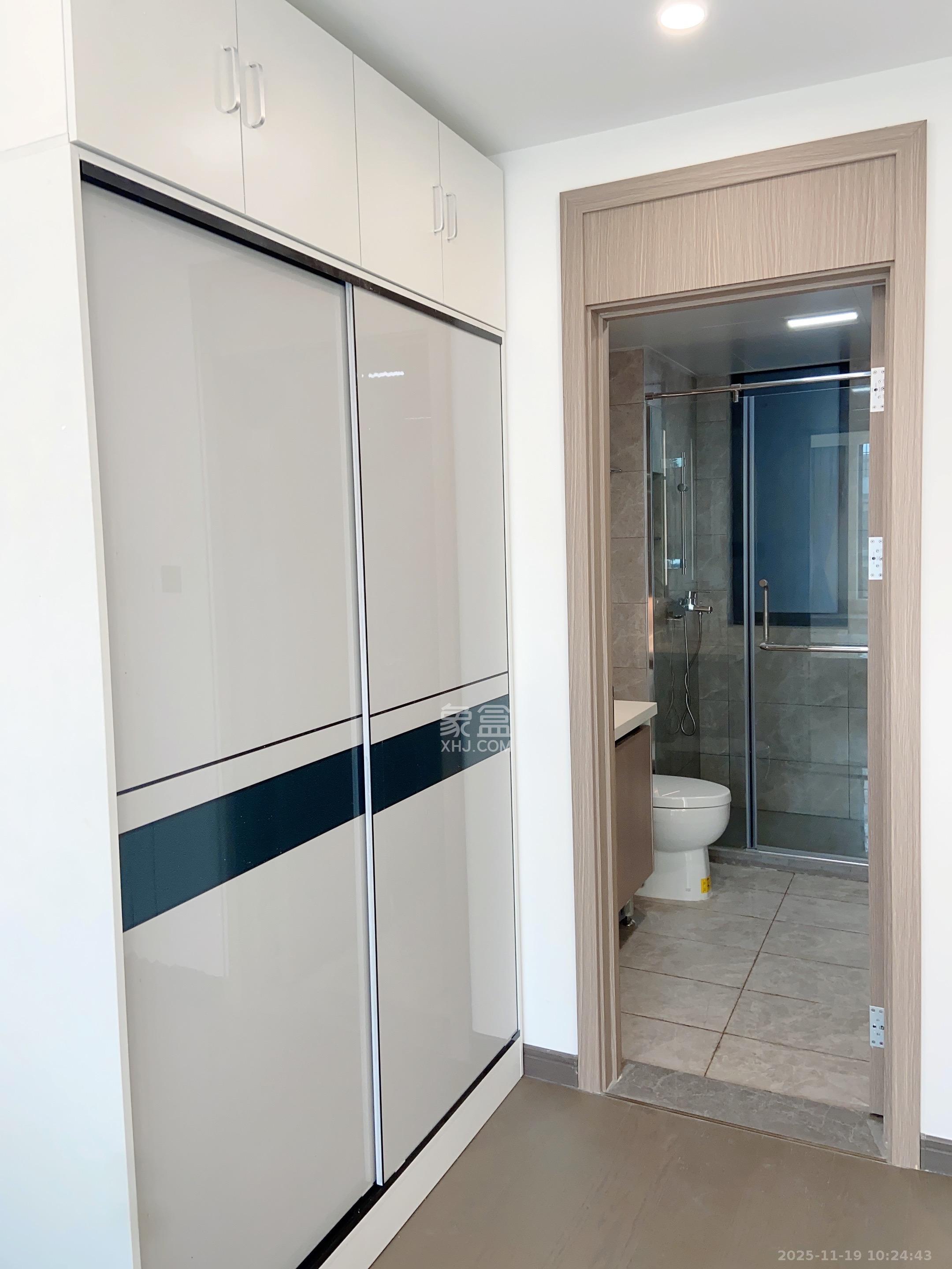 旭辉铂宸府  3室2厅2卫    2500.0元/月室内图