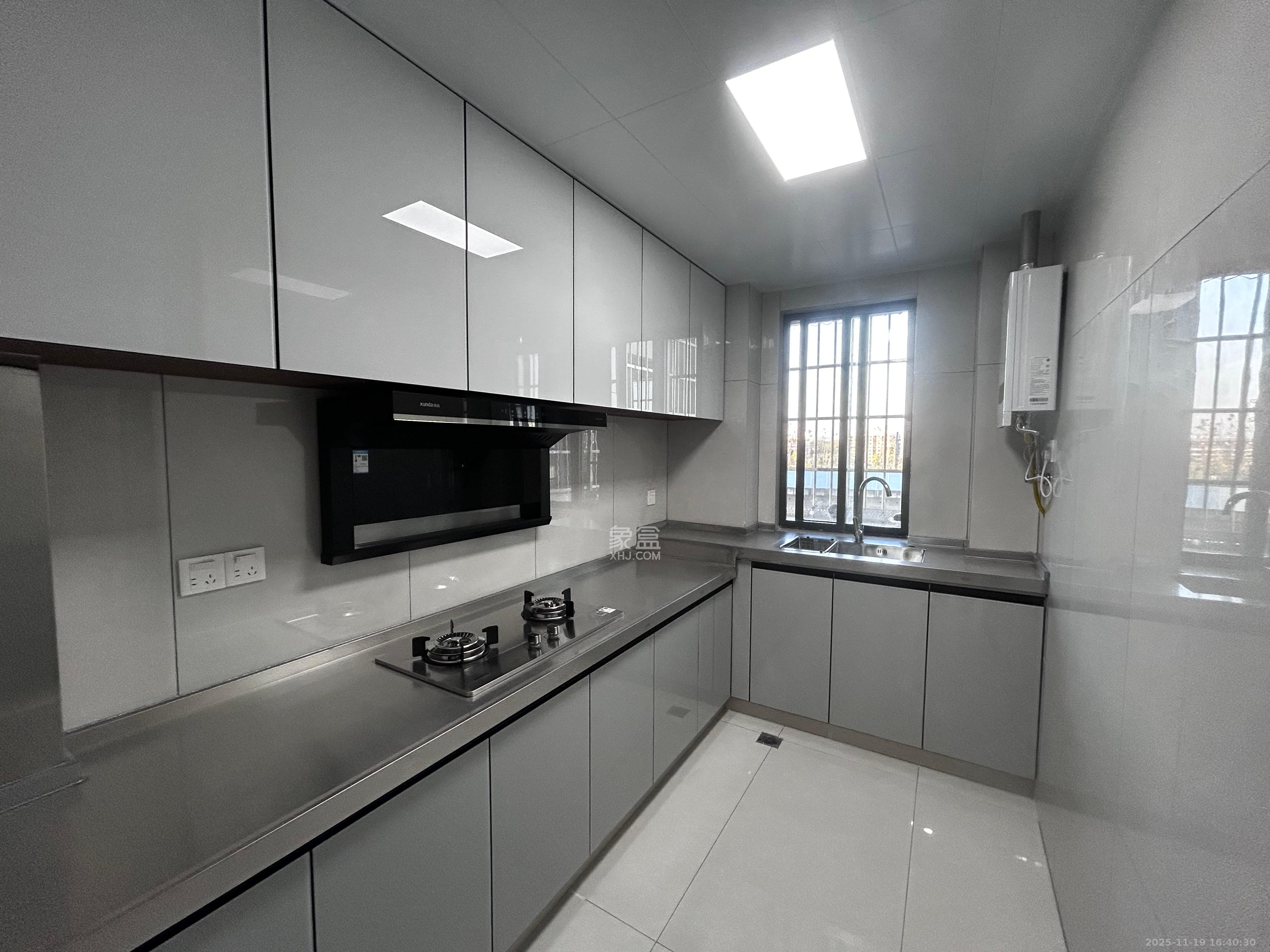 和景家园二期  3室1厅1卫    2000.0元/月室内图