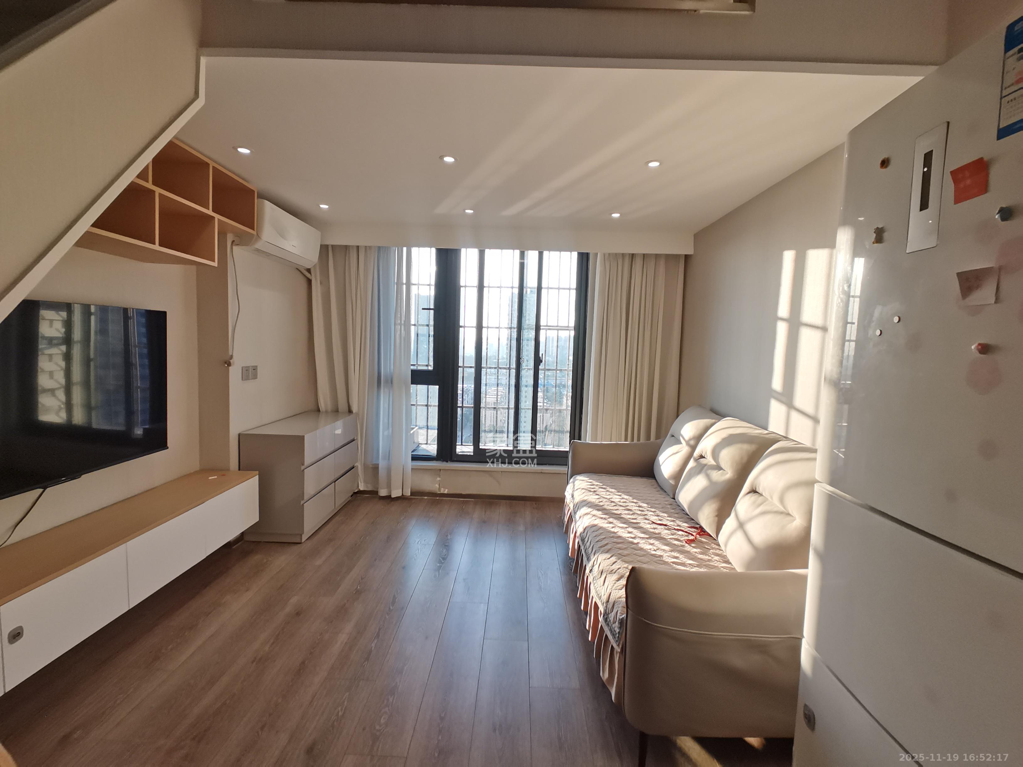 华远海蓝郡  2室2厅1卫    1300.0元/月