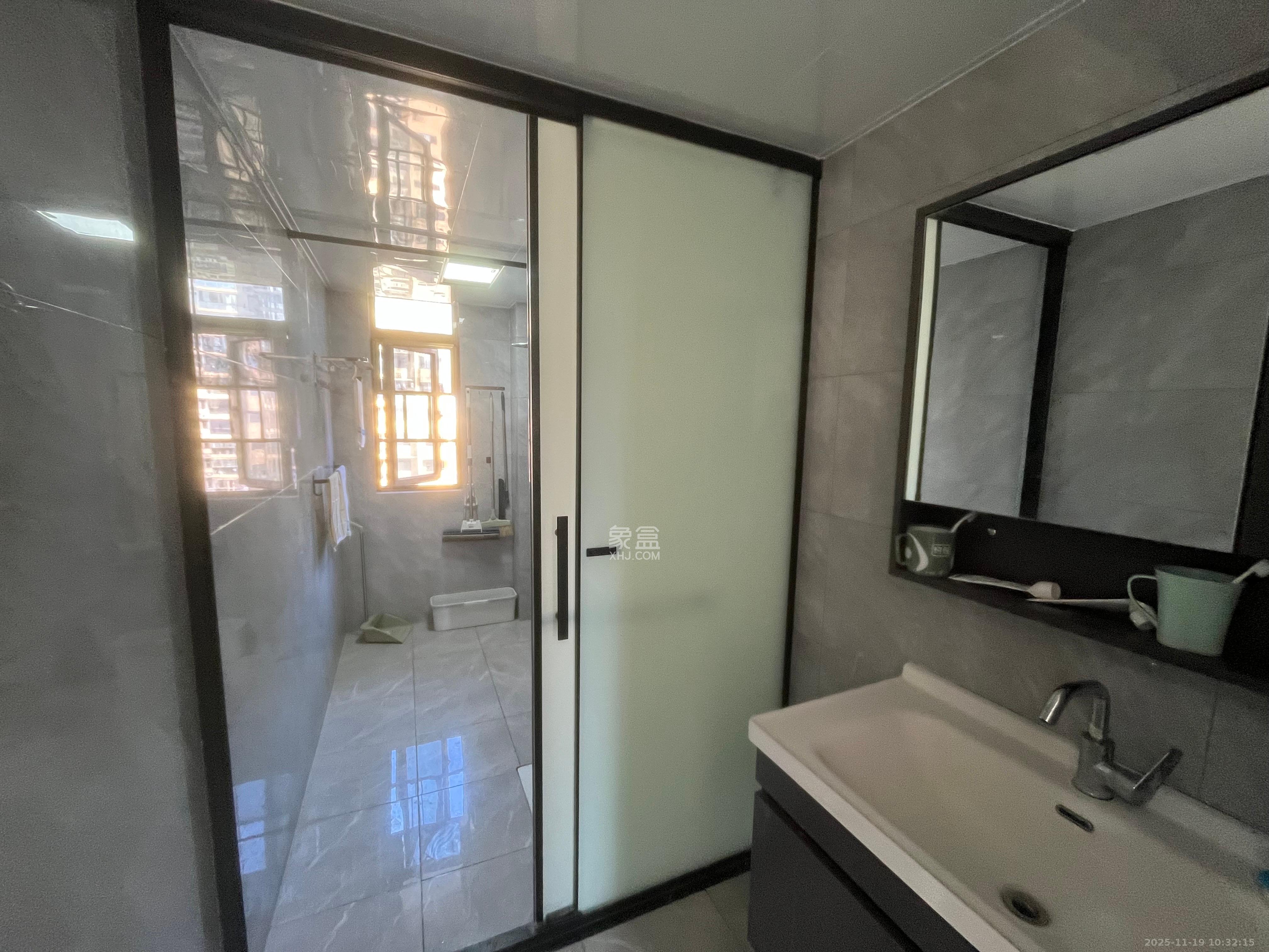 江山帝景哈佛 3室2厅2卫 2600.0元/月 江山帝景哈佛 3室2厅2卫 2600.0元/月室内图