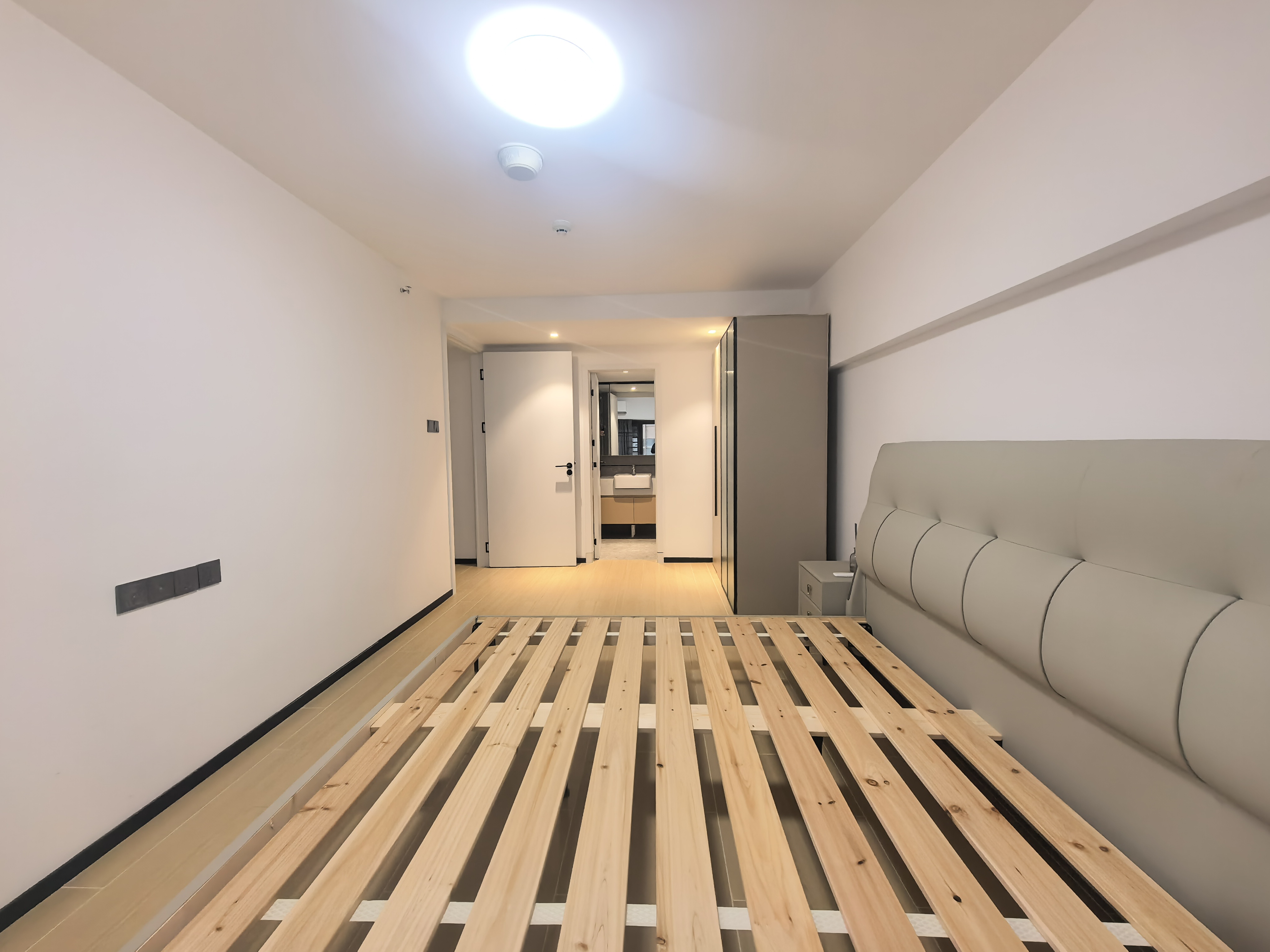 海航豪庭南苑  1室1厅2卫    3000.0元/月室内图