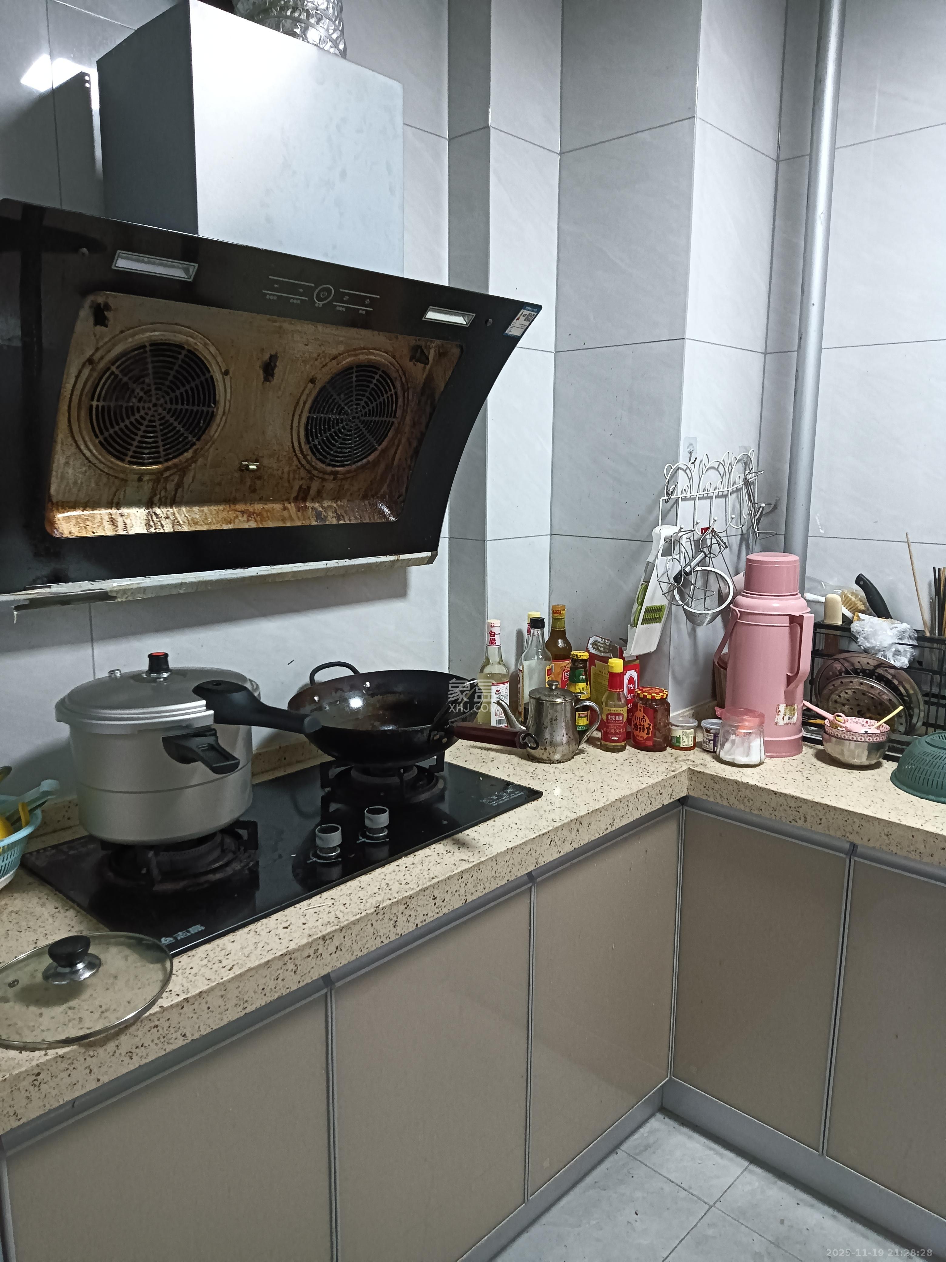 松雅湖壹号  3室2厅1卫    2200.0元/月室内图1