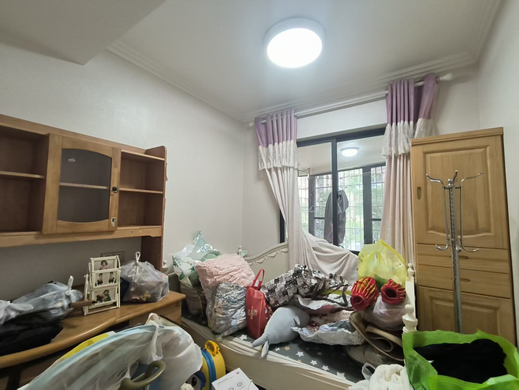 新城吾悦广场  3室2厅2卫    160.0万客厅