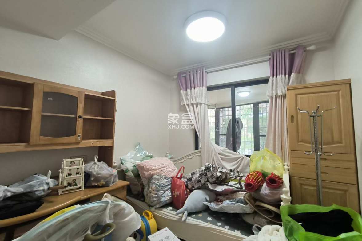 新城吾悦广场 3室2厅2卫 160.0万 新城吾悦广场 3室2厅2卫 160.0万客厅