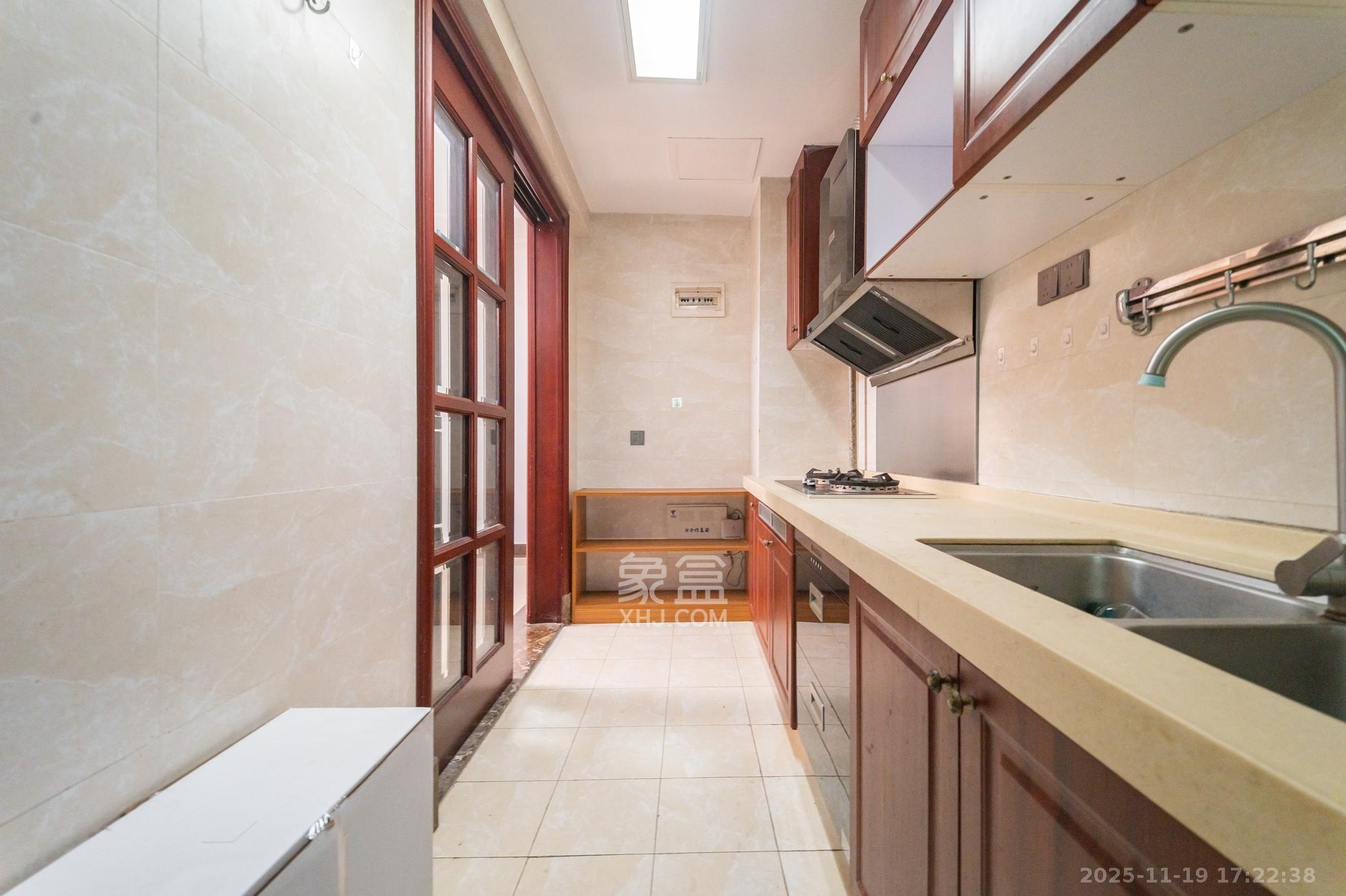 恒大翡翠华庭  2室2厅1卫    60.0万厨房