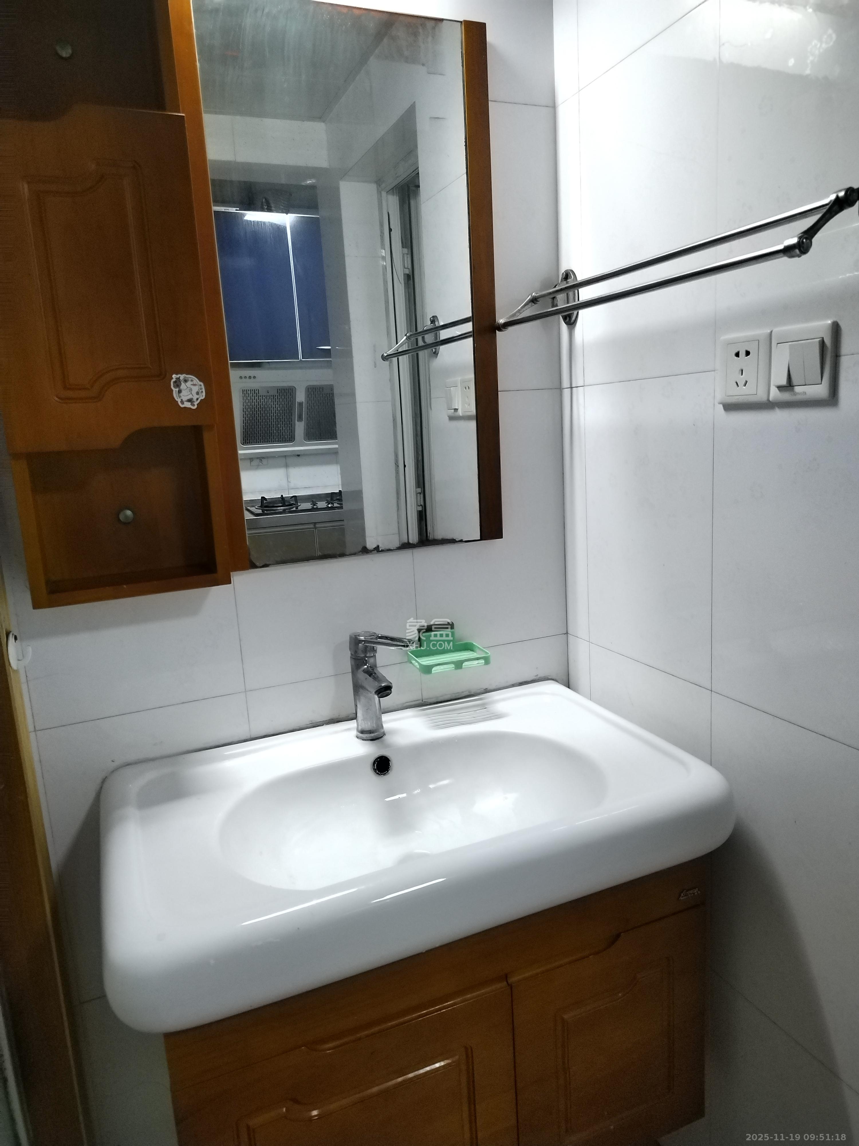 东岸锦城(东方人家)  3室2厅1卫    1600.0元/月室内图