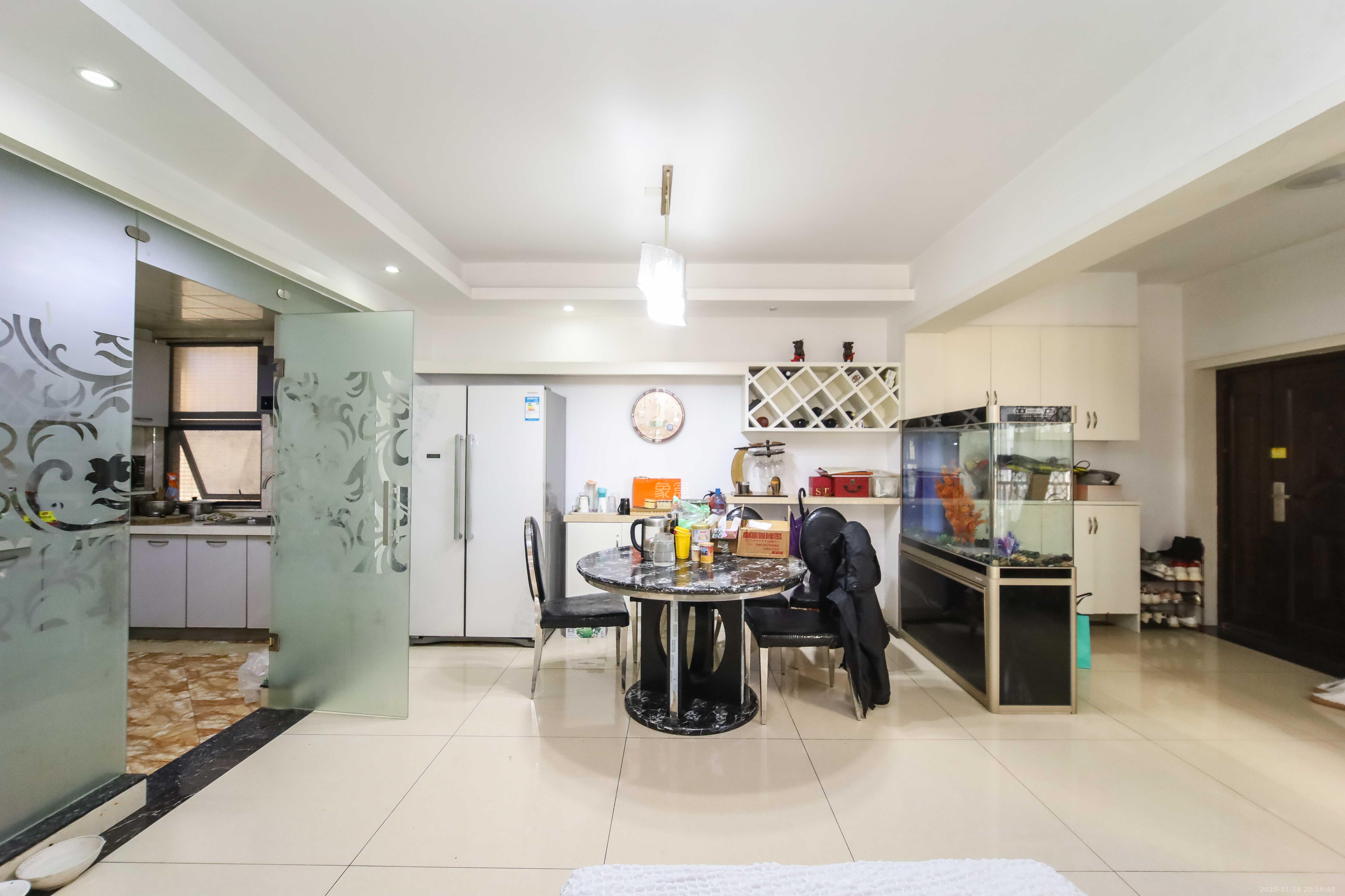 鸿基橄榄君庭 4室2厅2卫 130.0万 鸿基橄榄君庭 4室2厅2卫 130.0万客厅